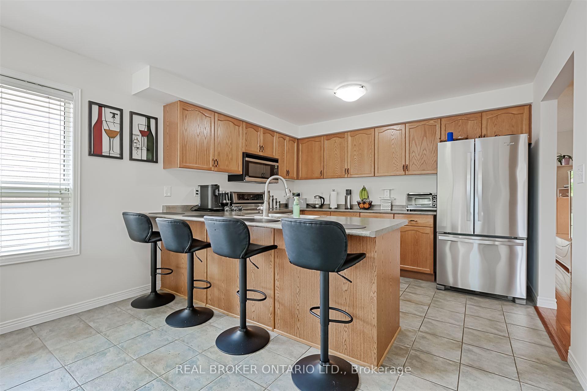 Photo 11 of 40 Padfield Drive, Clarington, Bowmanville — HOMEH