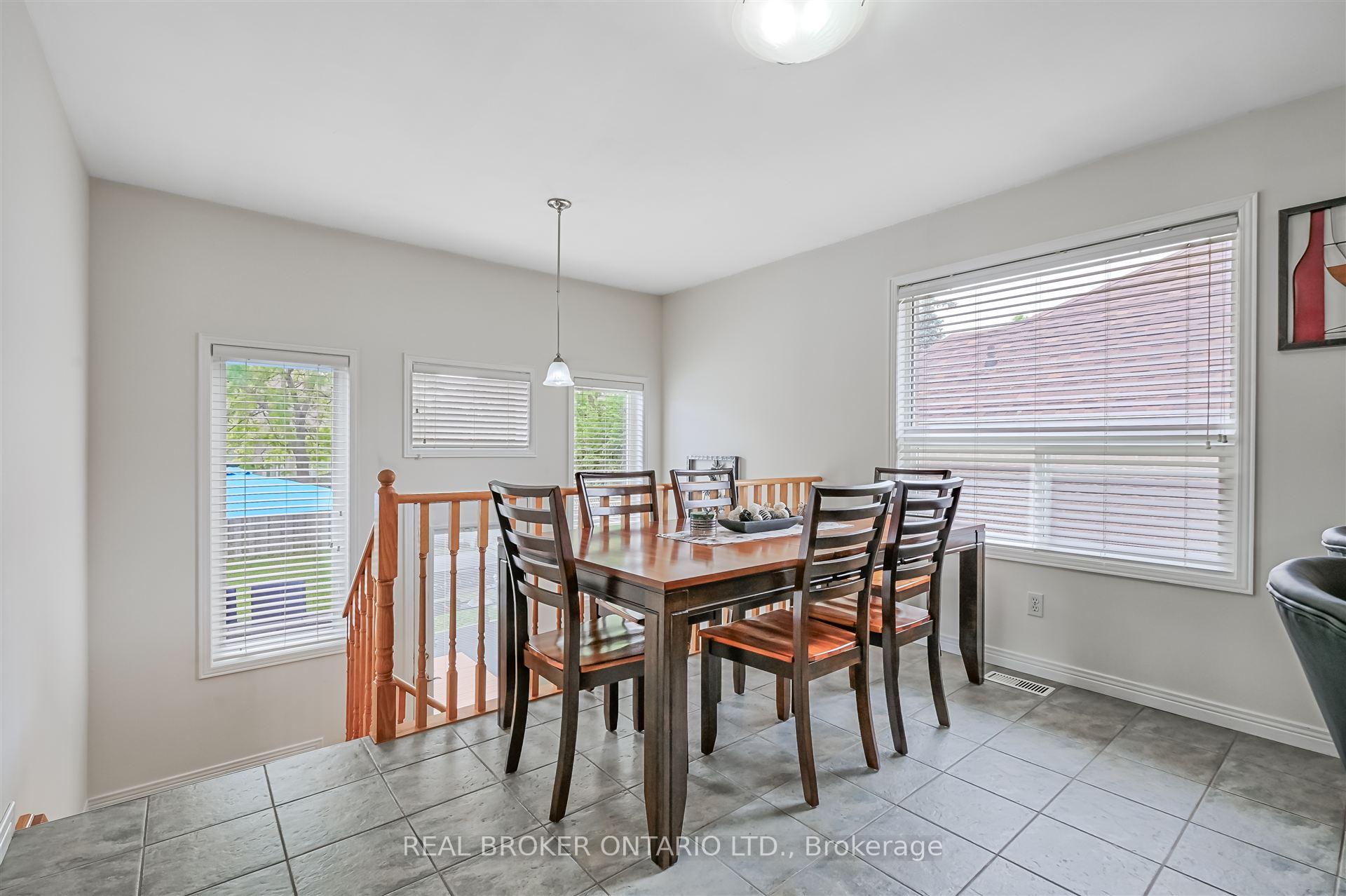 Photo 12 of 40 Padfield Drive, Clarington, Bowmanville — HOMEH