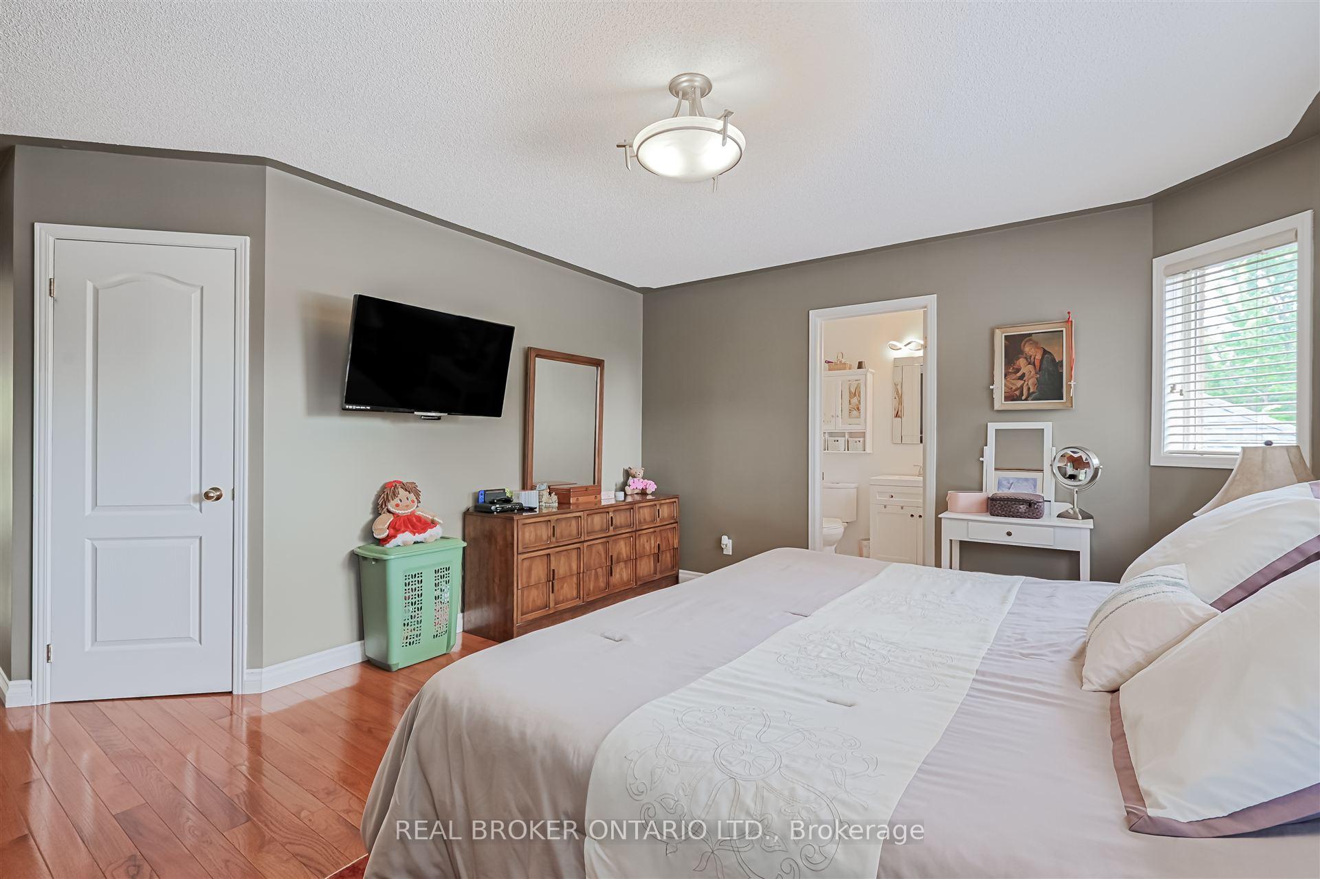 Photo 15 of 40 Padfield Drive, Clarington, Bowmanville — HOMEH