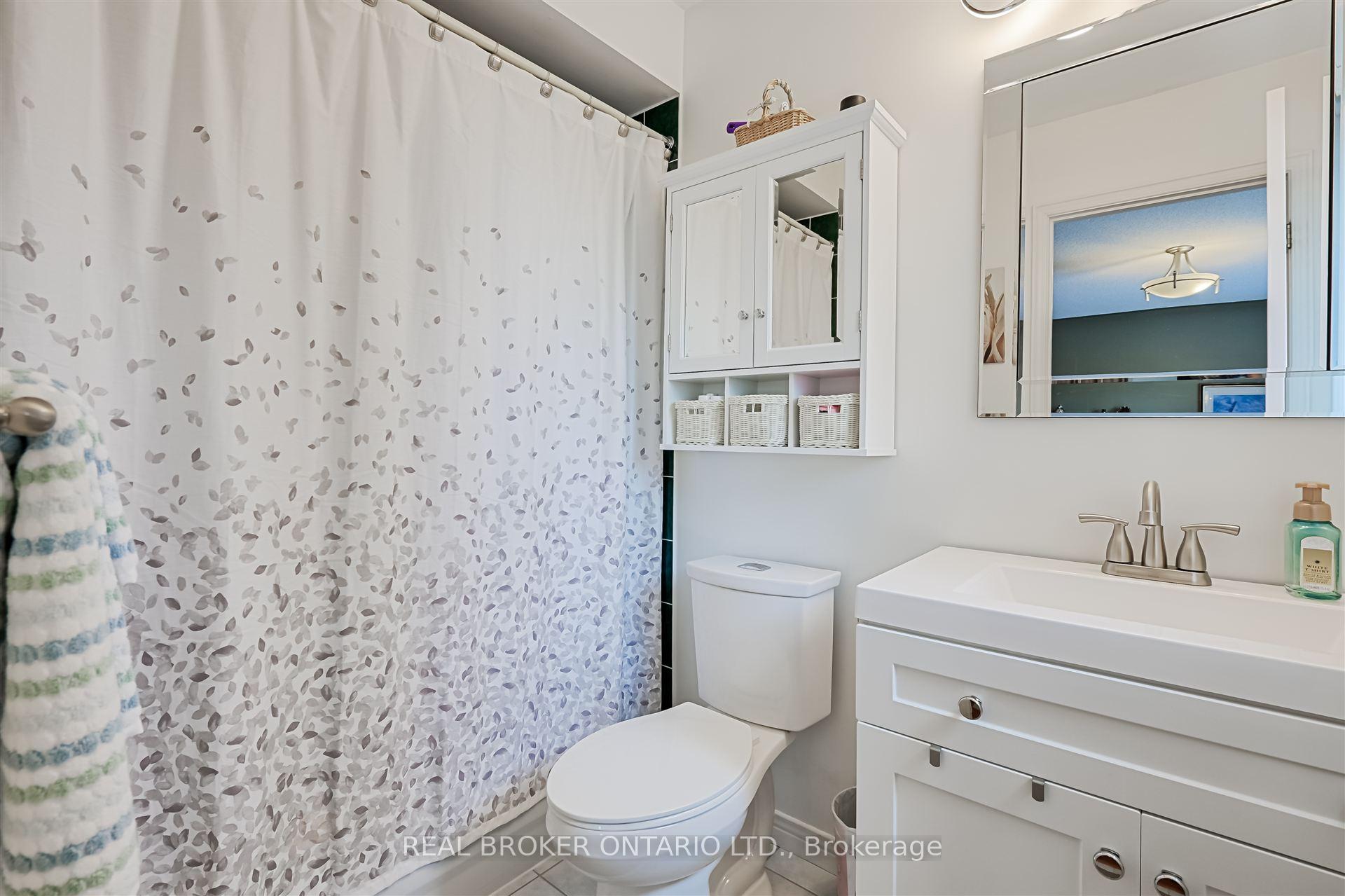 Photo 16 of 40 Padfield Drive, Clarington, Bowmanville — HOMEH