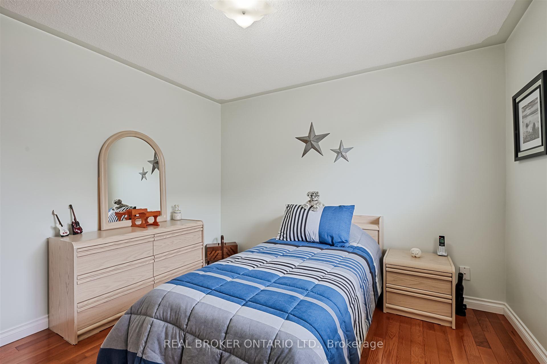 Photo 19 of 40 Padfield Drive, Clarington, Bowmanville — HOMEH