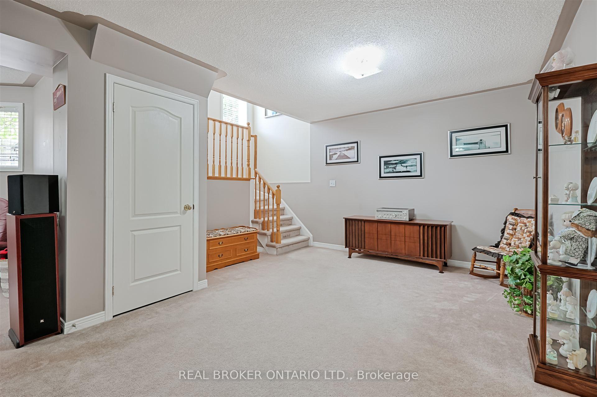Photo 24 of 40 Padfield Drive, Clarington, Bowmanville — HOMEH