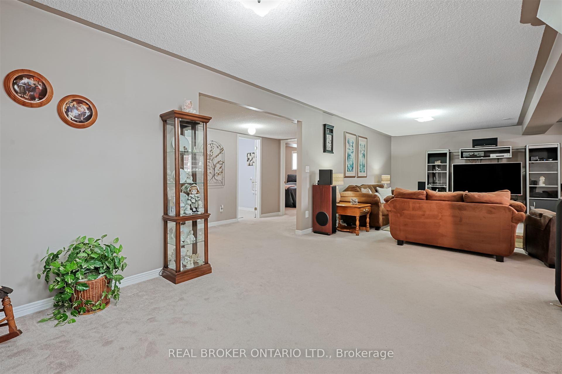 Photo 25 of 40 Padfield Drive, Clarington, Bowmanville — HOMEH