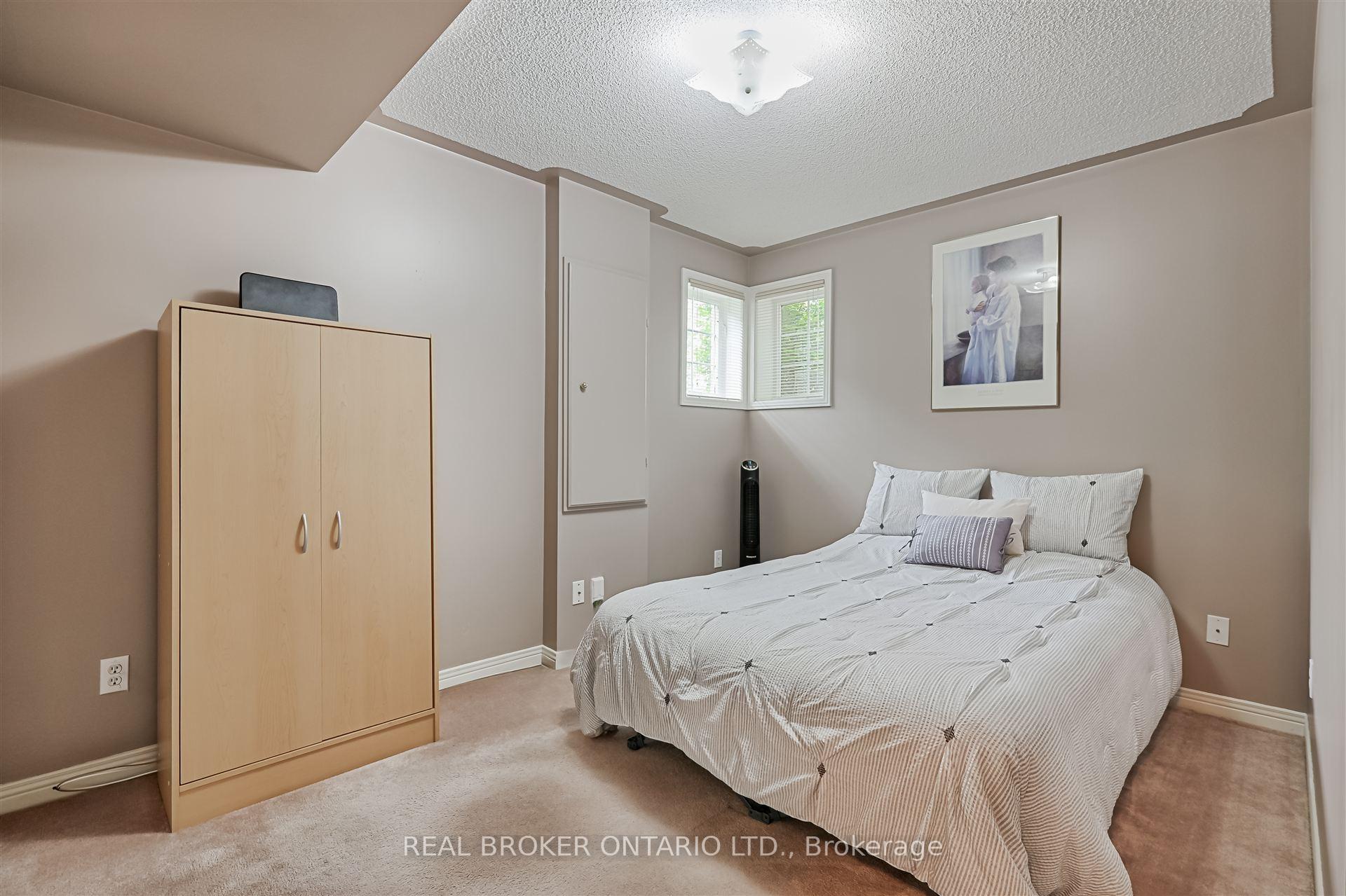 Photo 32 of 40 Padfield Drive, Clarington, Bowmanville — HOMEH