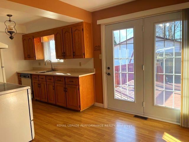 Photo 5 of 741 Sandfield Crescent, Cornwall — HOMEH