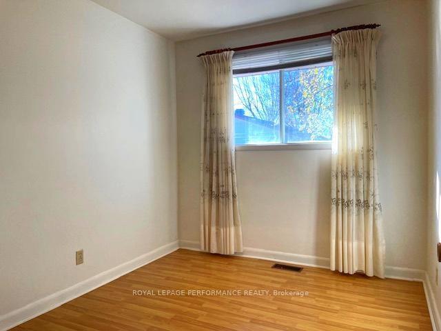 Photo 9 of 741 Sandfield Crescent, Cornwall — HOMEH