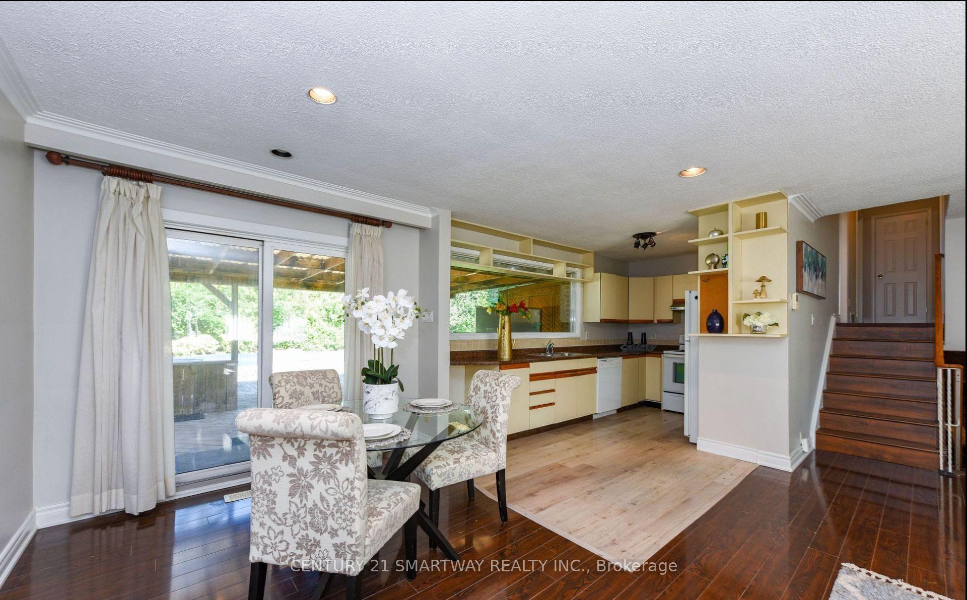 Photo 10 of 2075 Seabrook Drive, Oakville, West — HOMEH