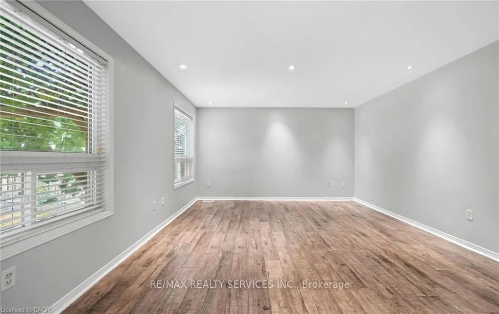 Photo 10 of 48 Powell Drive, Hamilton, Binbrook — HOMEH