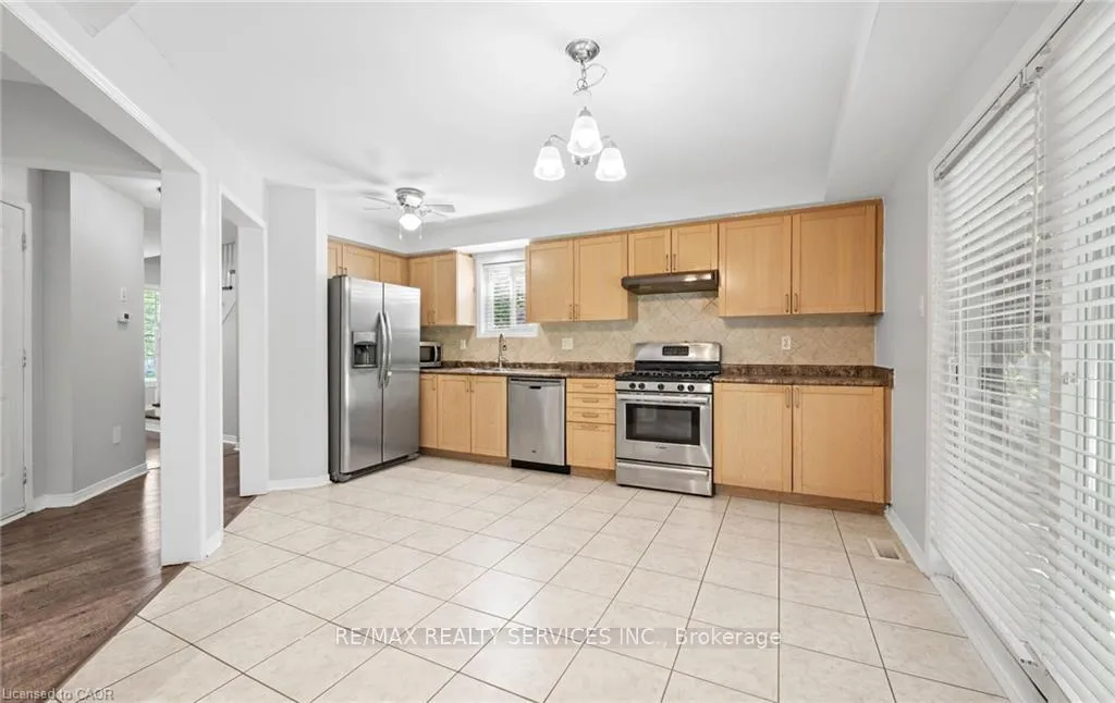 Photo 13 of 48 Powell Drive, Hamilton, Binbrook — HOMEH
