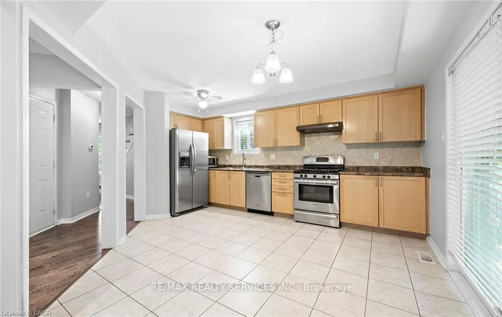 Photo 17 of 48 Powell Drive, Hamilton, Binbrook — HOMEH