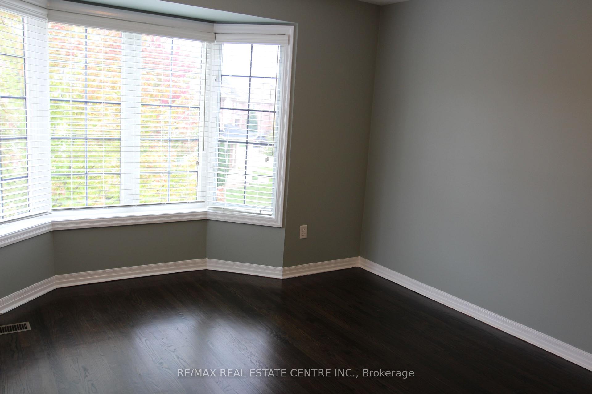Photo 2 of 2341 Canonridge Circle, Oakville, Westmount — HOMEH