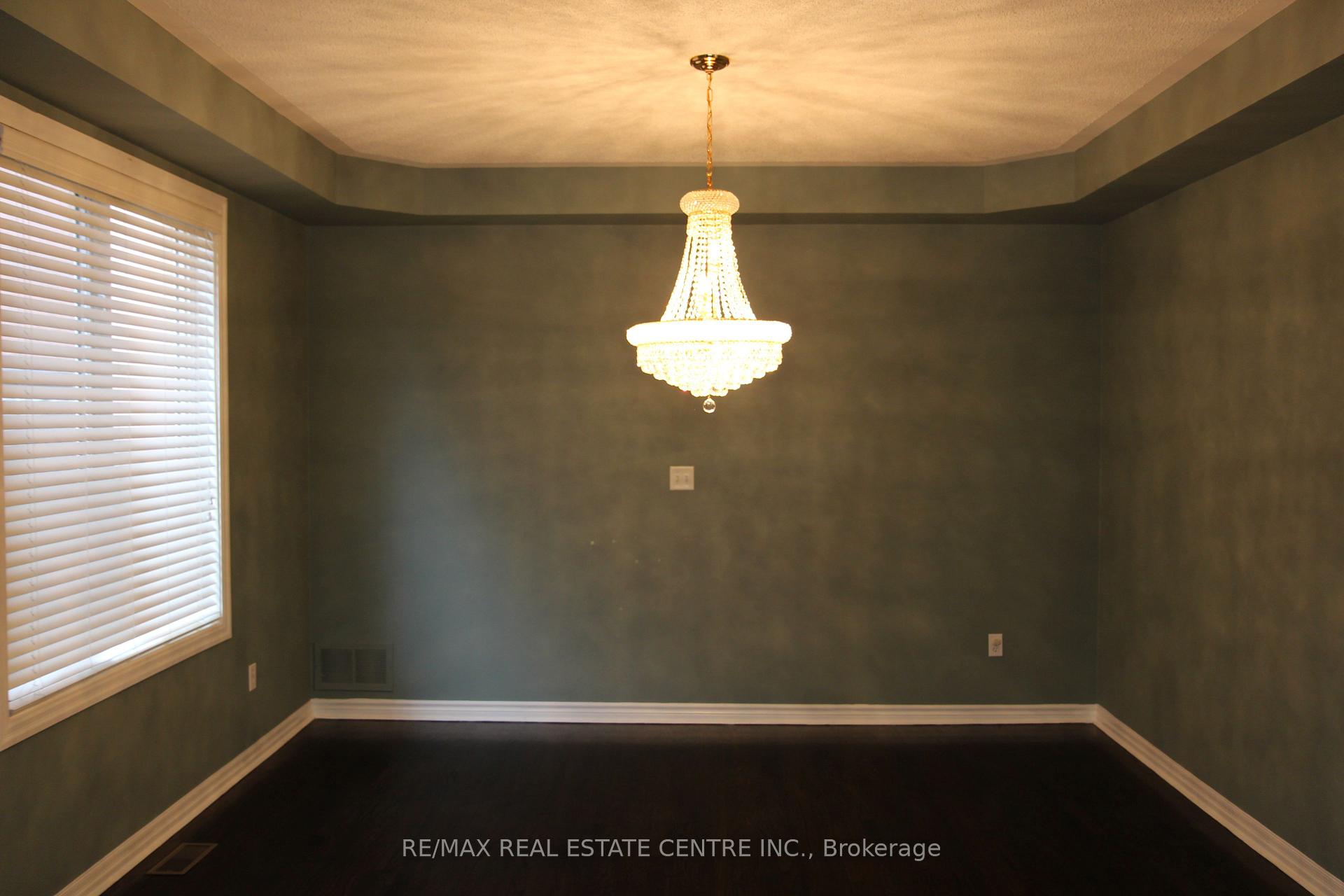Photo 3 of 2341 Canonridge Circle, Oakville, Westmount — HOMEH