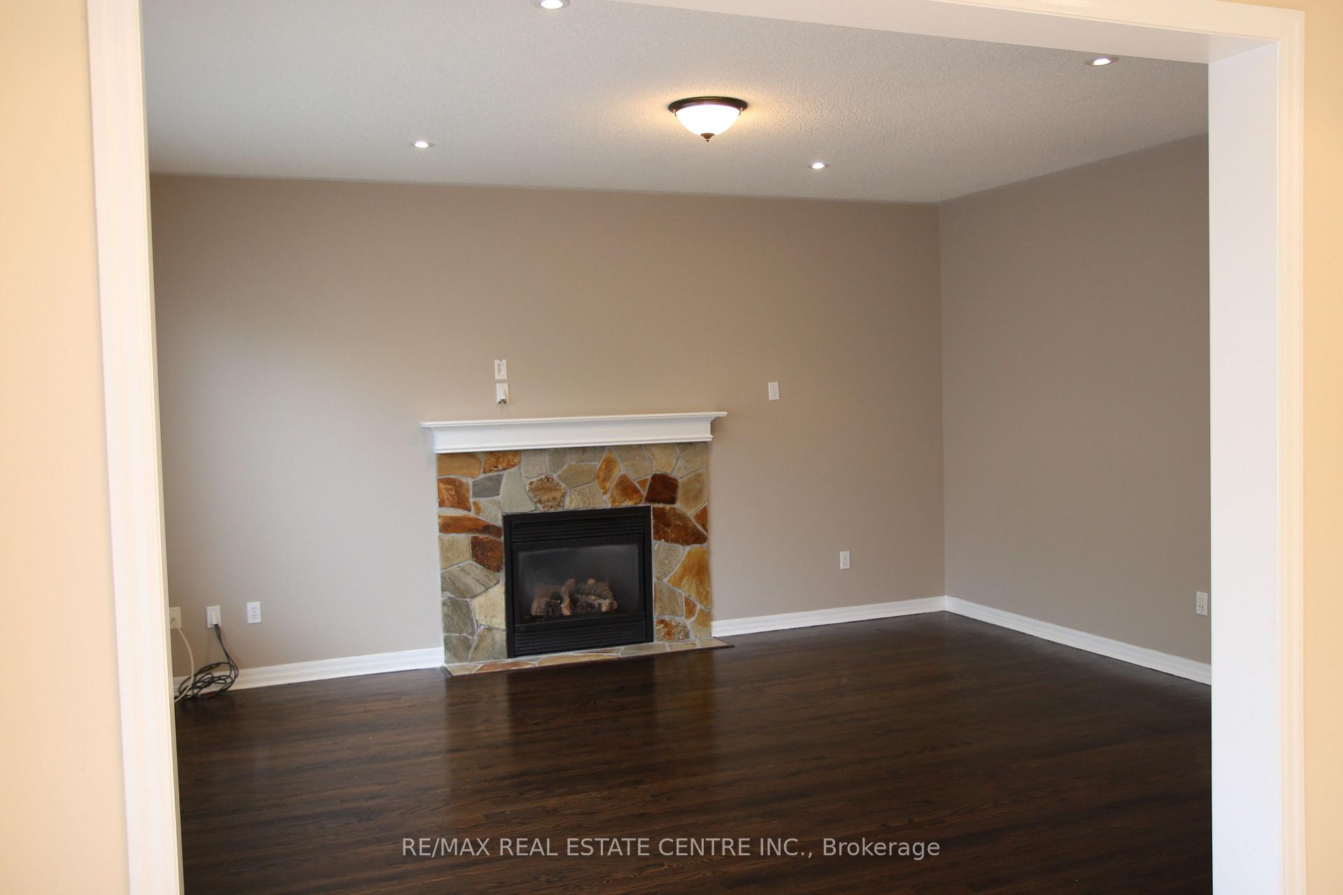 Photo 4 of 2341 Canonridge Circle, Oakville, Westmount — HOMEH