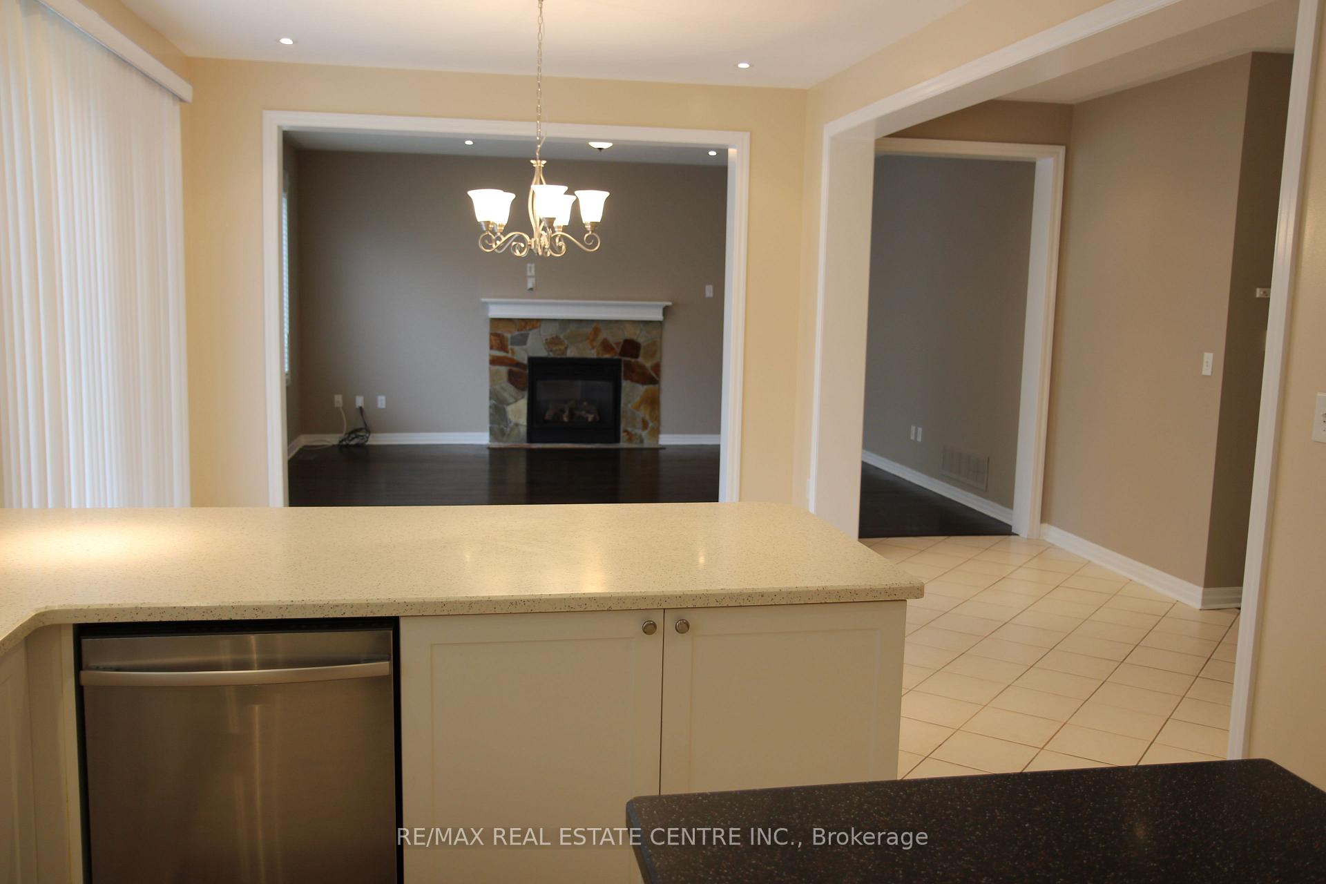 Photo 6 of 2341 Canonridge Circle, Oakville, Westmount — HOMEH