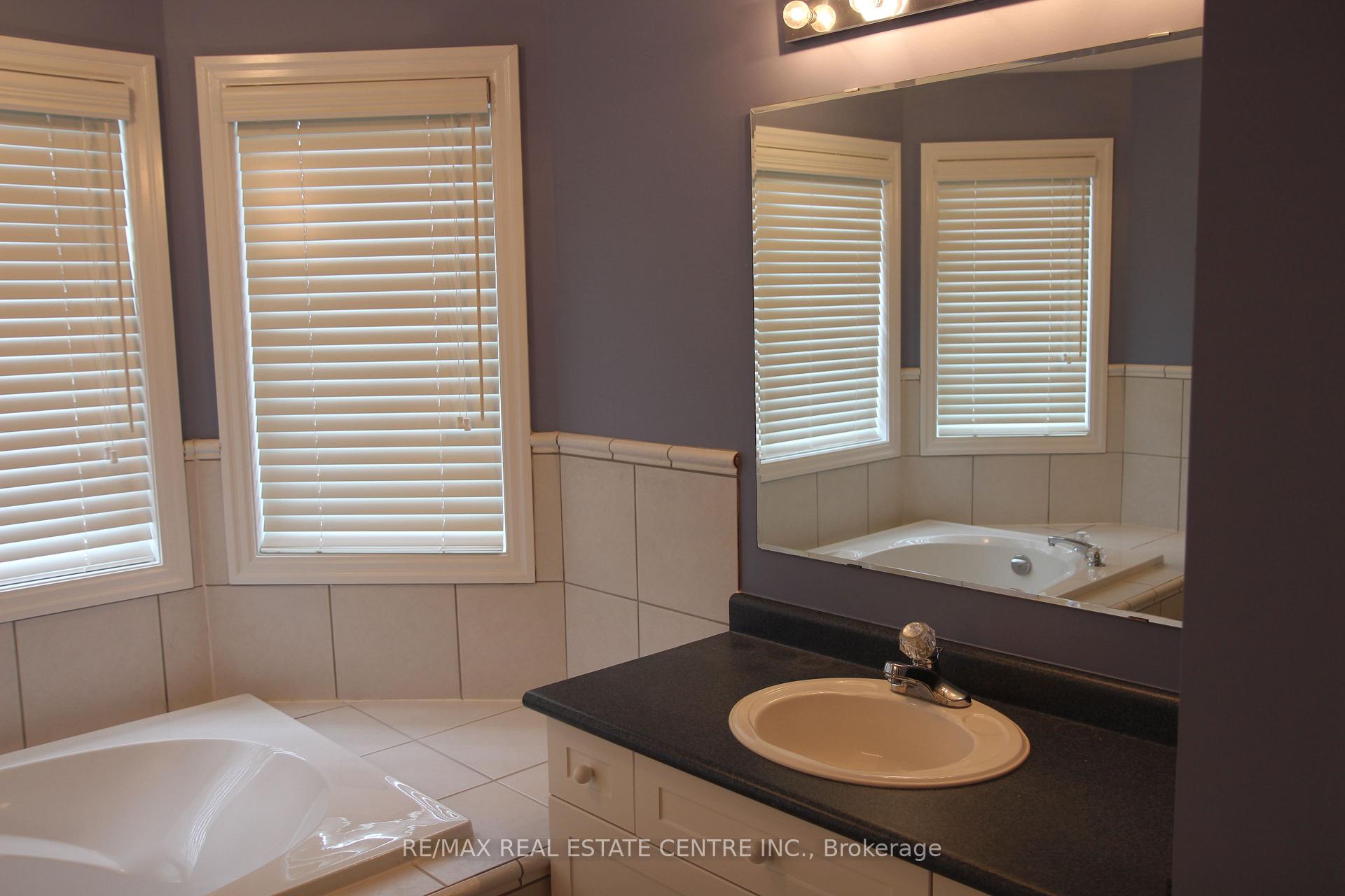Photo 19 of 2341 Canonridge Circle, Oakville, Westmount — HOMEH