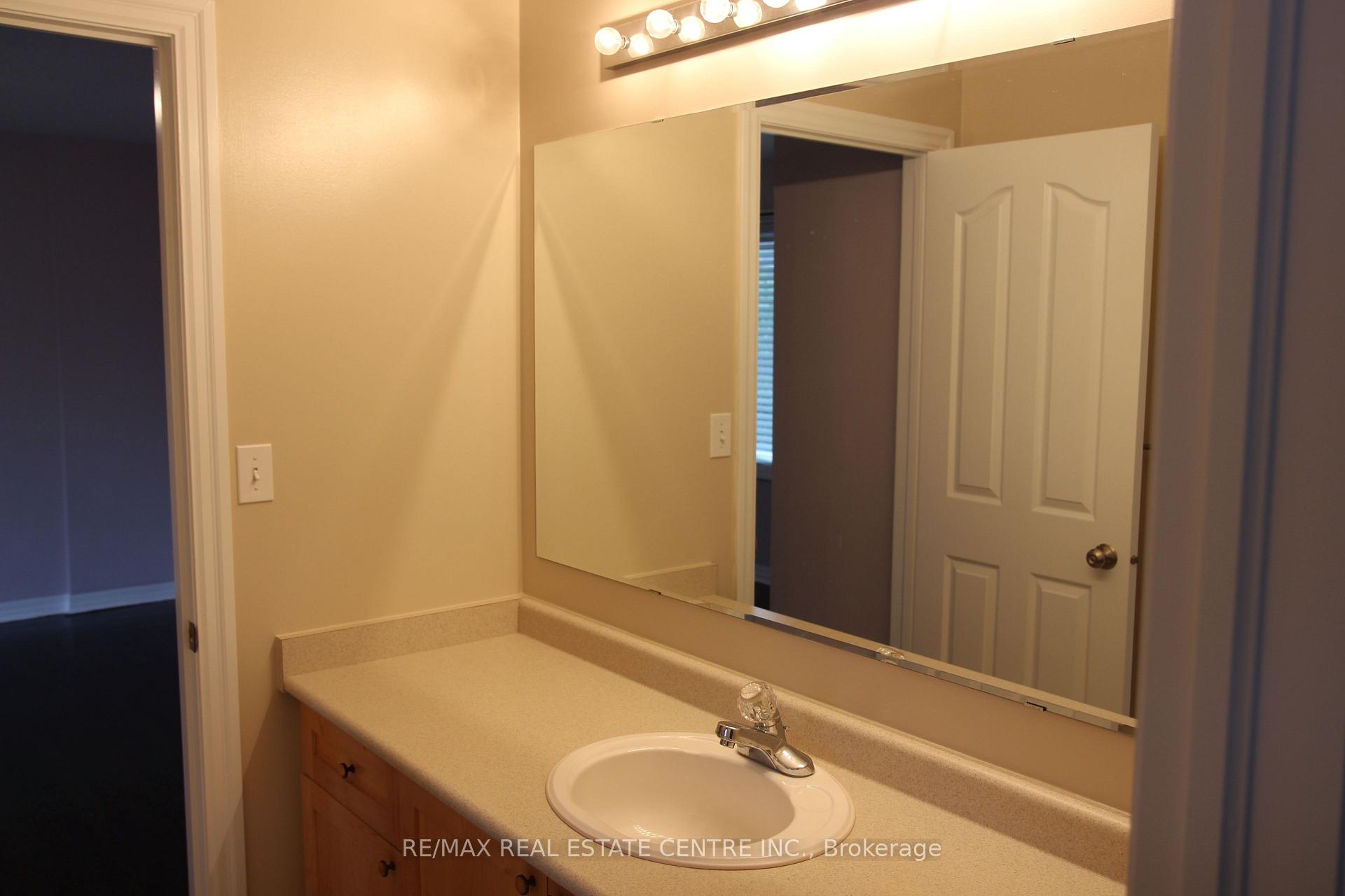 Photo 21 of 2341 Canonridge Circle, Oakville, Westmount — HOMEH