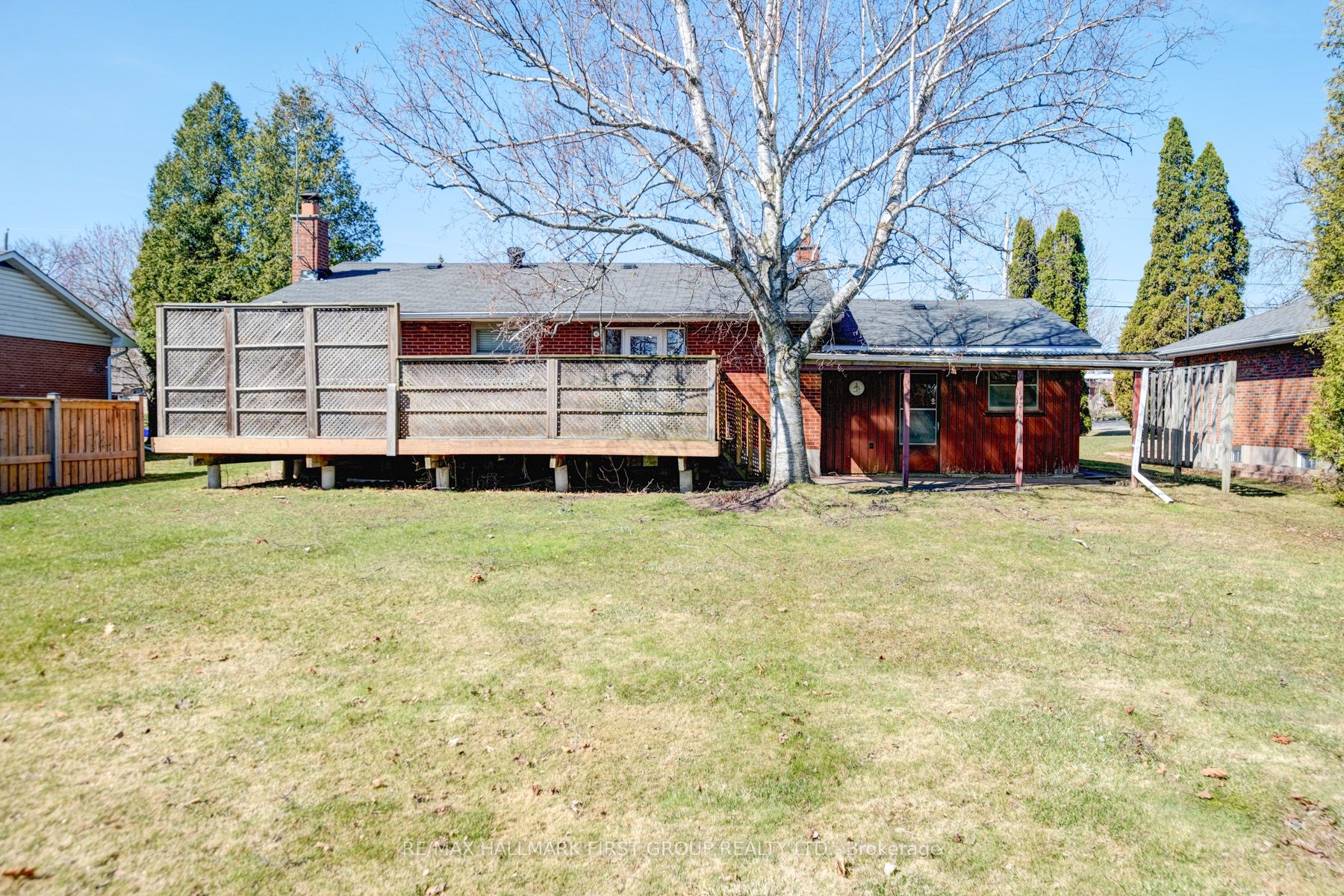 Photo 35 of 103 Elizabeth Crescent S, Whitby, Blue Grass Meadows — HOMEH