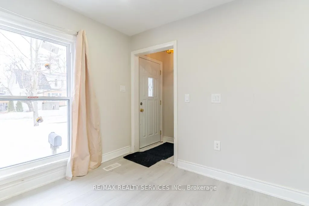 Photo 3 of 73 Drury Lane, Barrie, Wellington — HOMEH