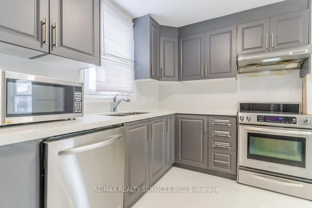 Photo 9 of 73 Drury Lane, Barrie, Wellington — HOMEH