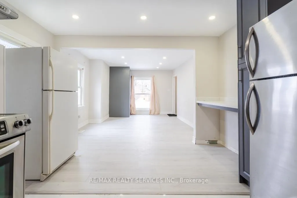 Photo 10 of 73 Drury Lane, Barrie, Wellington — HOMEH
