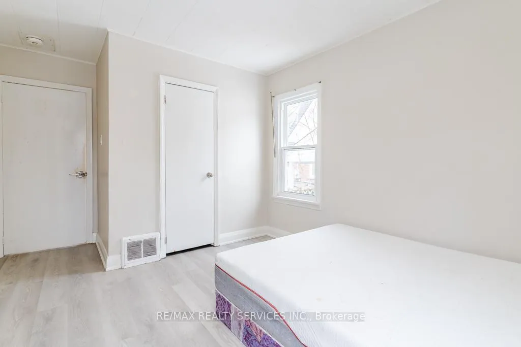 Photo 15 of 73 Drury Lane, Barrie, Wellington — HOMEH