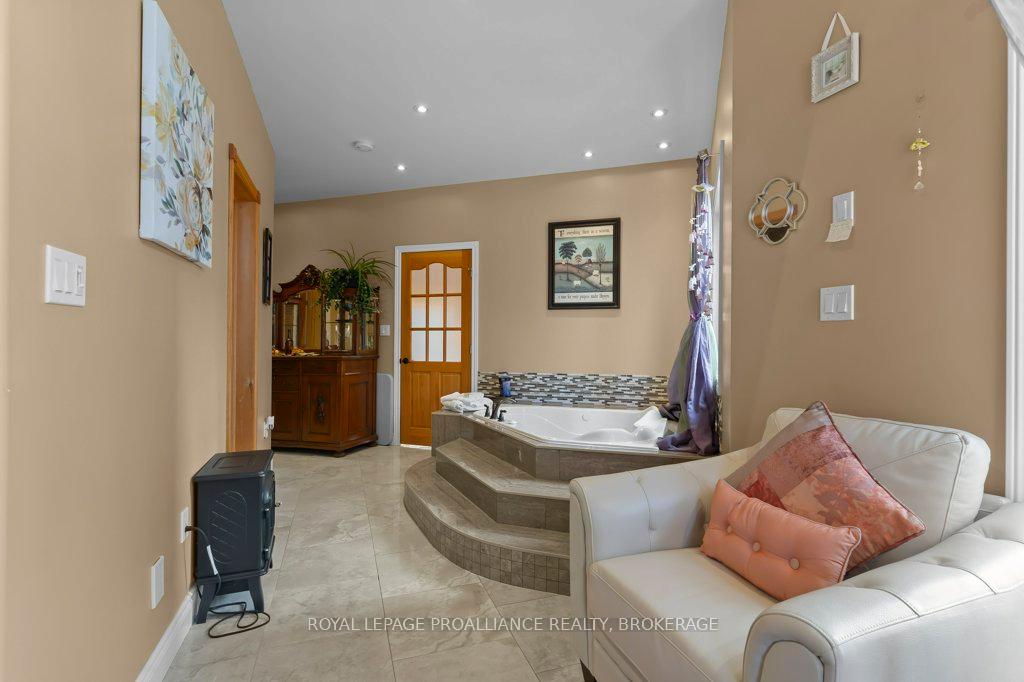 Photo 17 of 1749 Ormsbee Road, Frontenac, Frontenac South — HOMEH