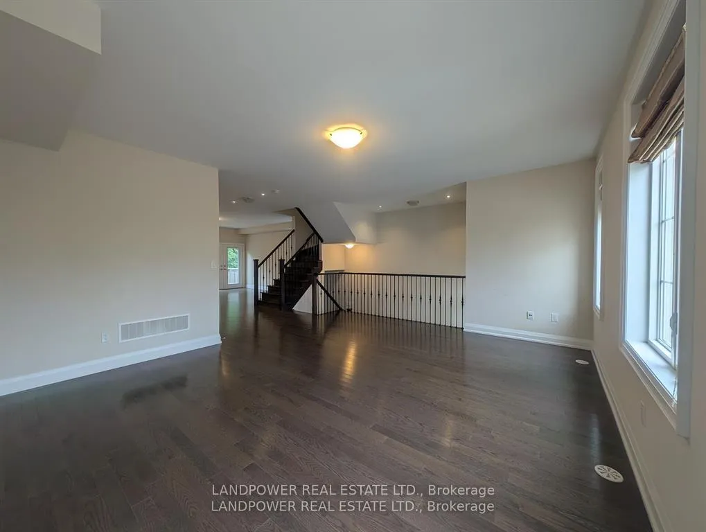 Photo 4 of 28 Plowman Lane, Richmond Hill, Rouge Woods — HOMEH