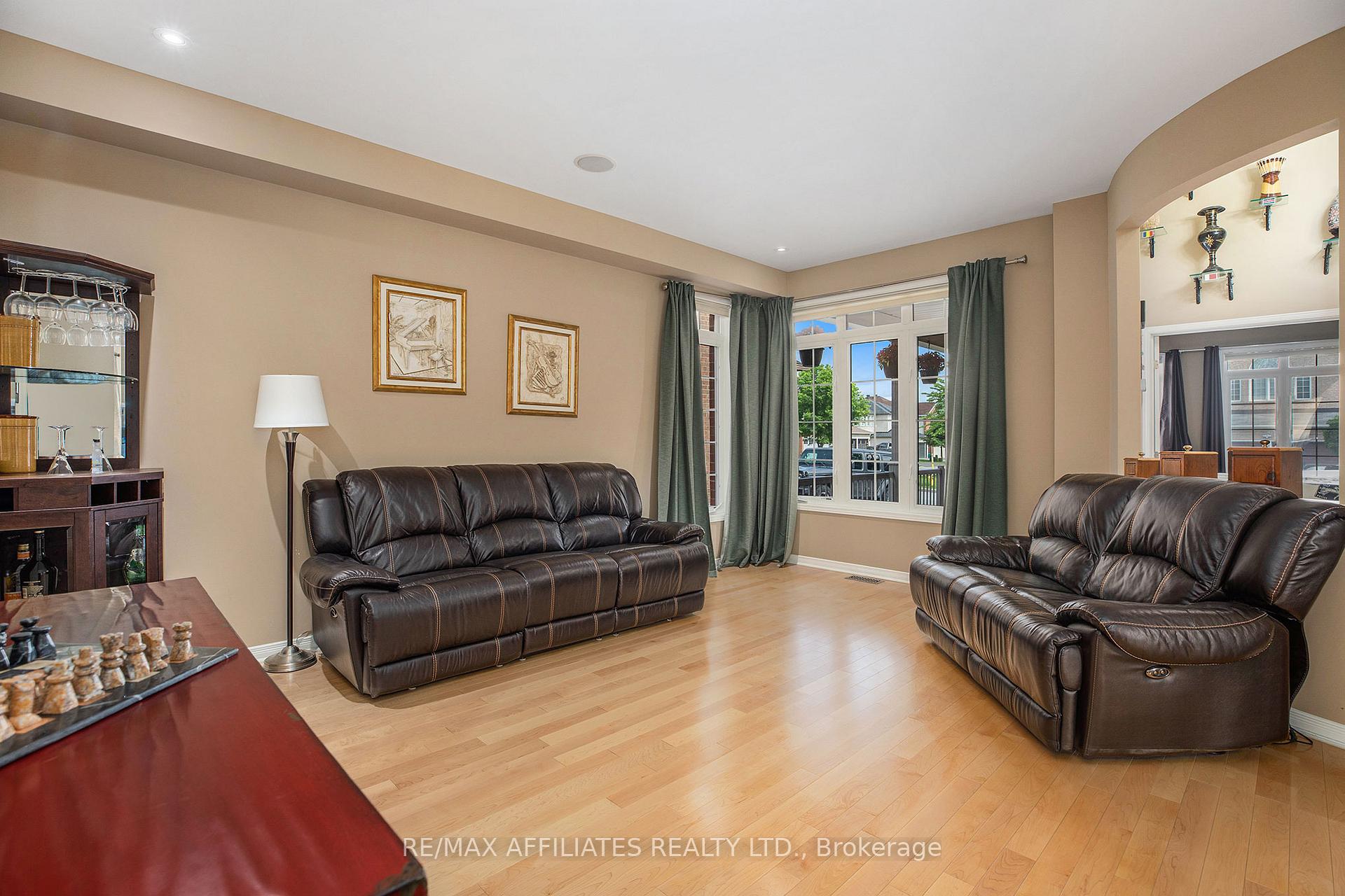 Photo 10 of 58 Grenwich Circle, Ottawa, Central Park — HOMEH