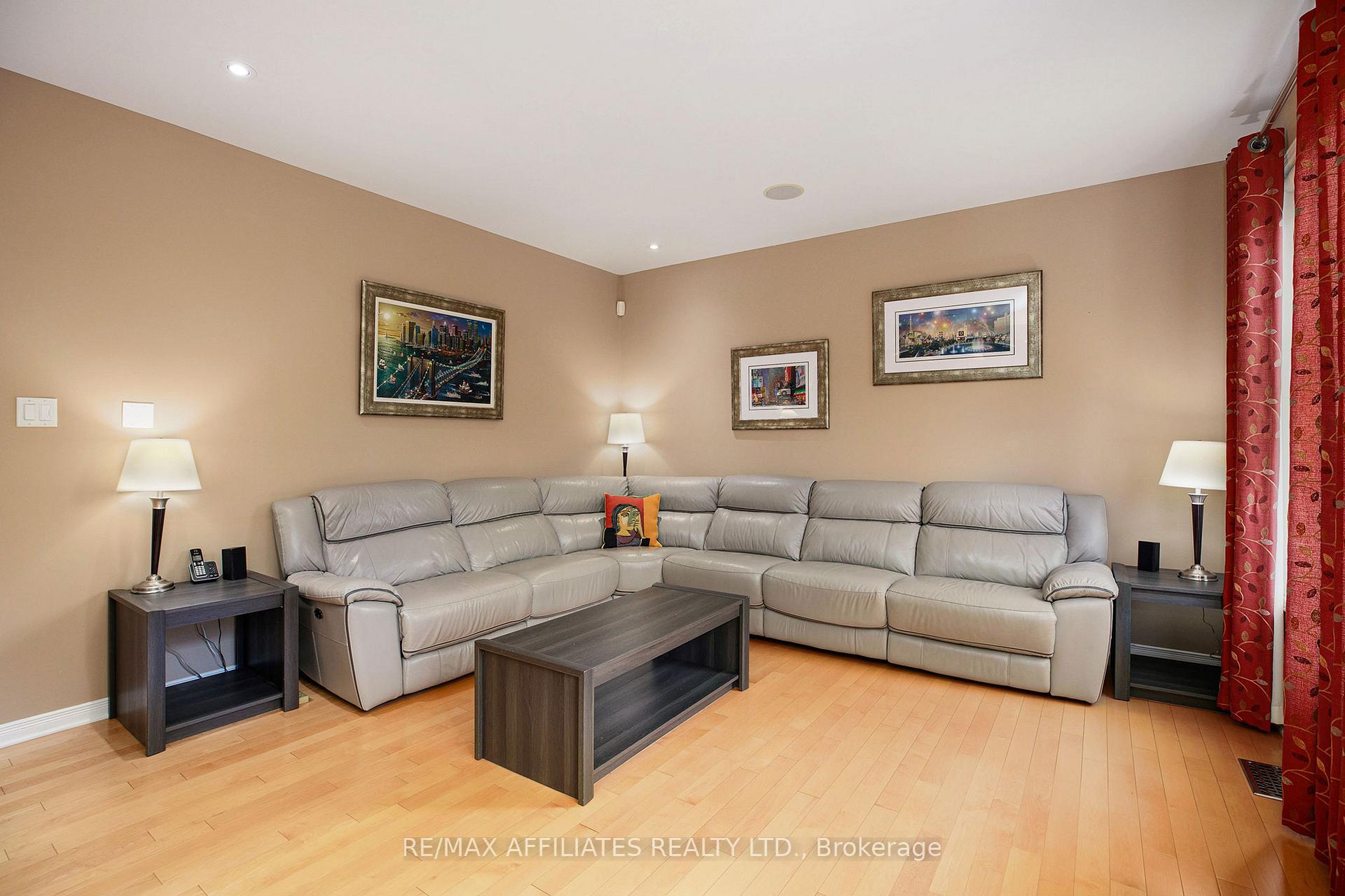 Photo 15 of 58 Grenwich Circle, Ottawa, Central Park — HOMEH