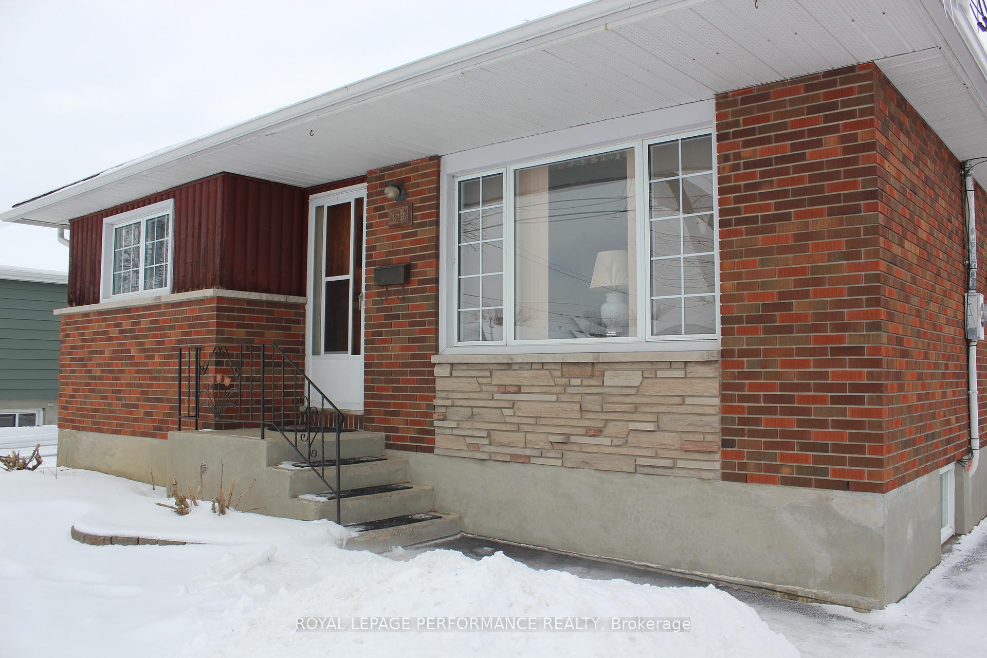Photo 3 of 335 Fourteenth Street W, Cornwall — HOMEH