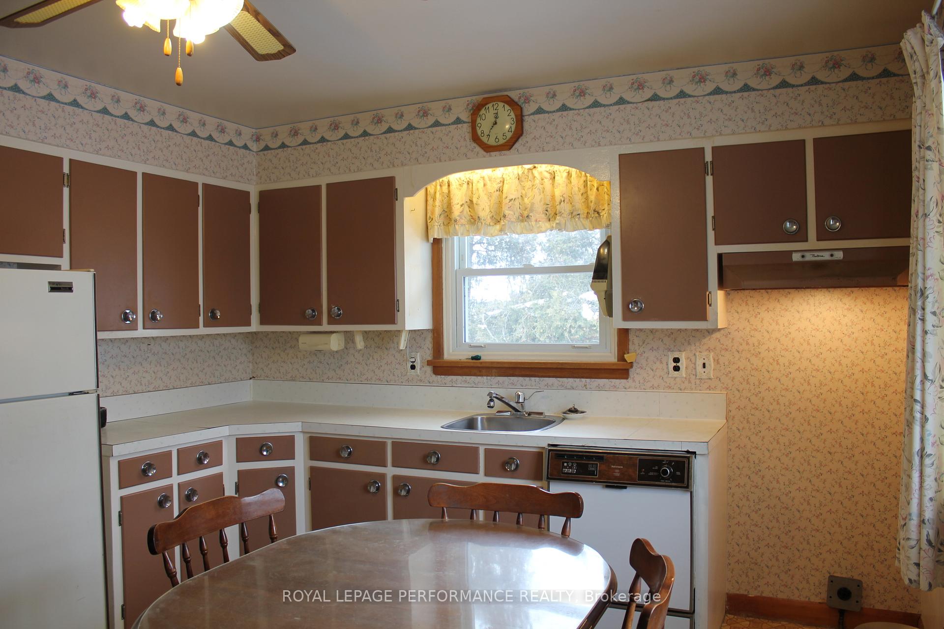 Photo 6 of 335 Fourteenth Street W, Cornwall — HOMEH