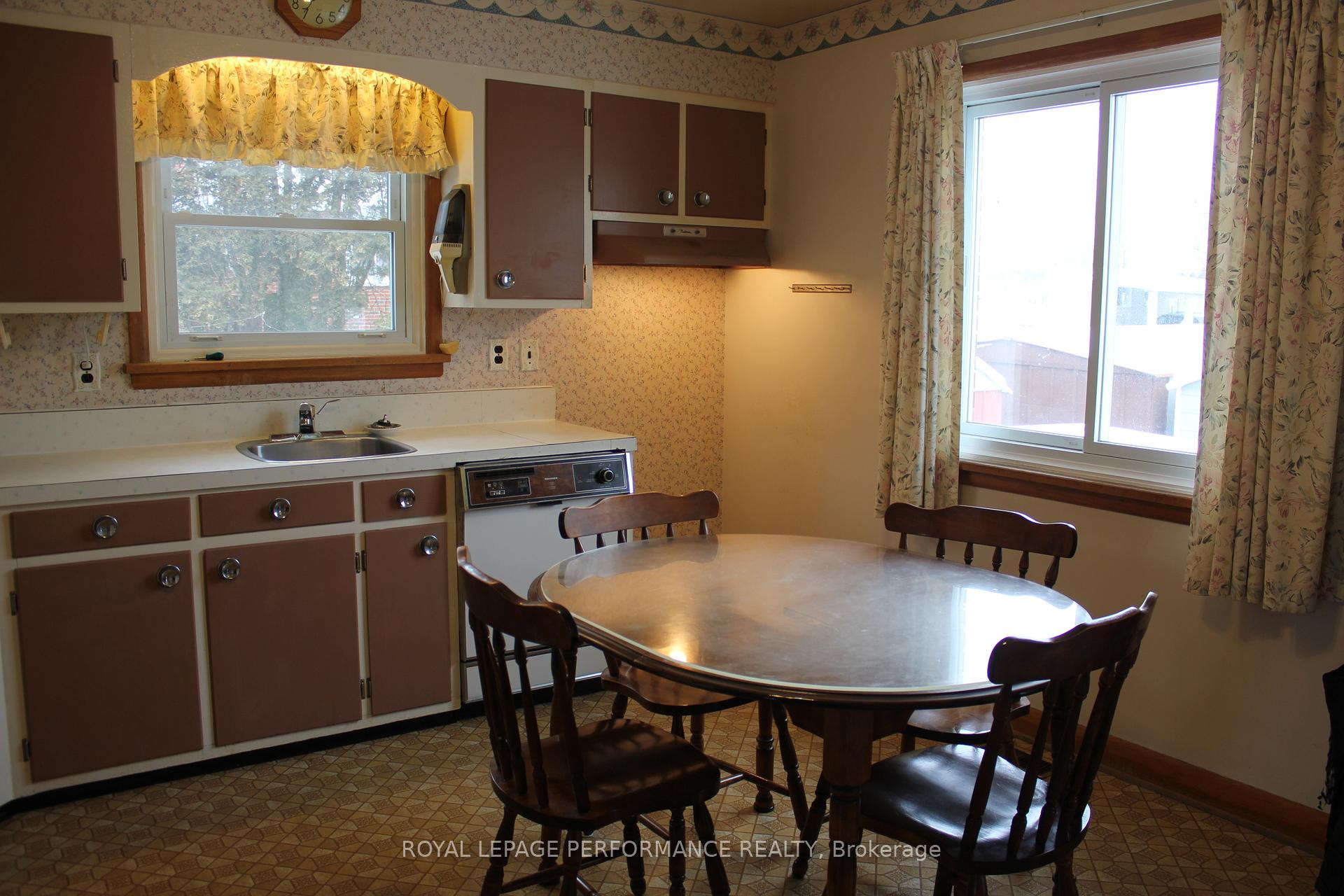 Photo 7 of 335 Fourteenth Street W, Cornwall — HOMEH