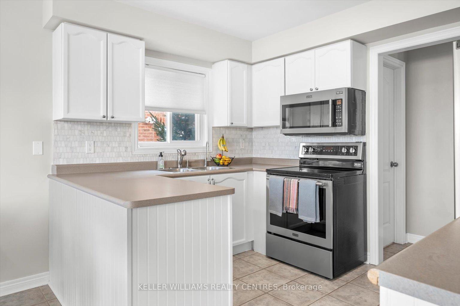Photo 5 of 39 Silverstone Crescent, Georgina, Keswick South — HOMEH