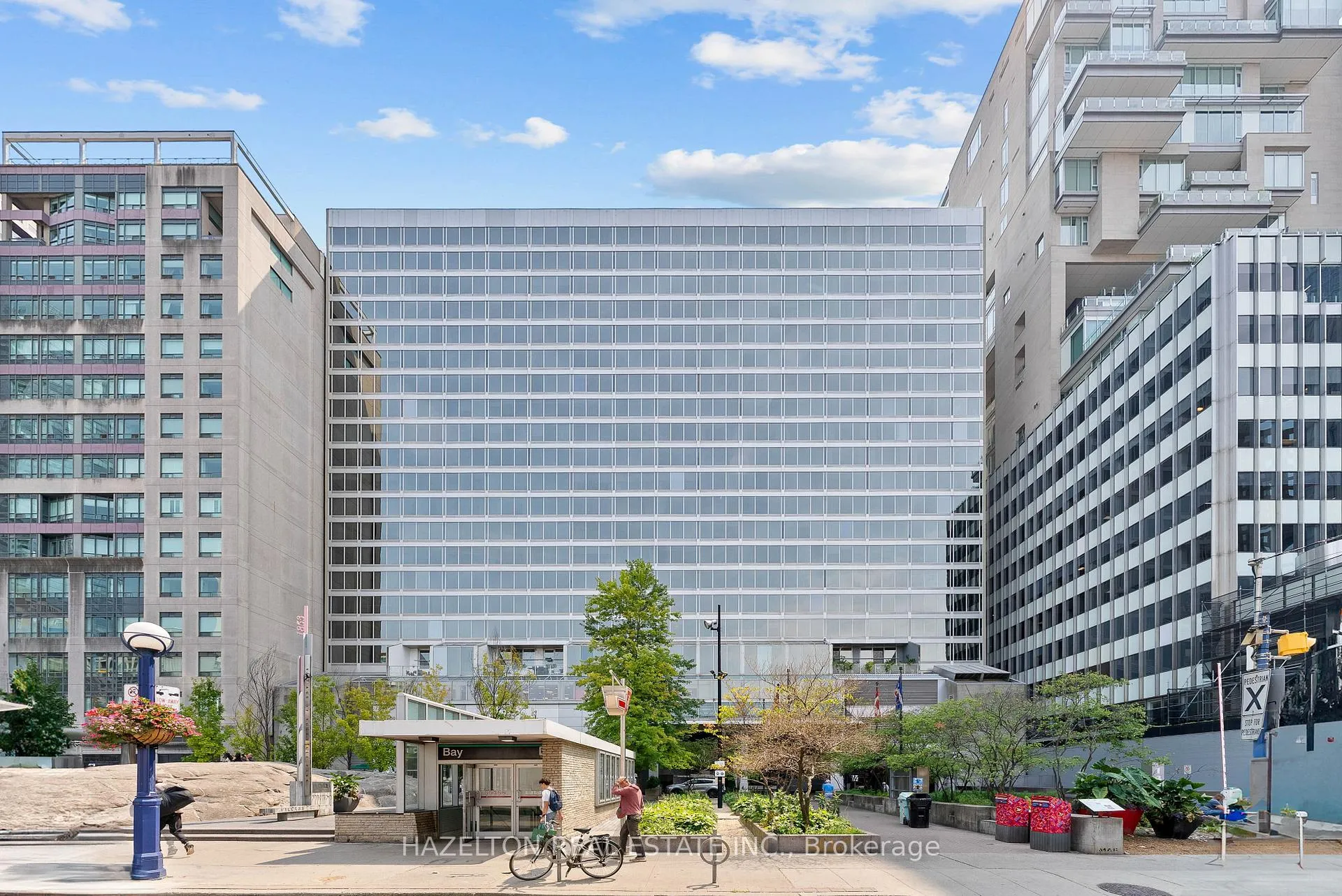 Front of Unit 1510, 110 Bloor Street W