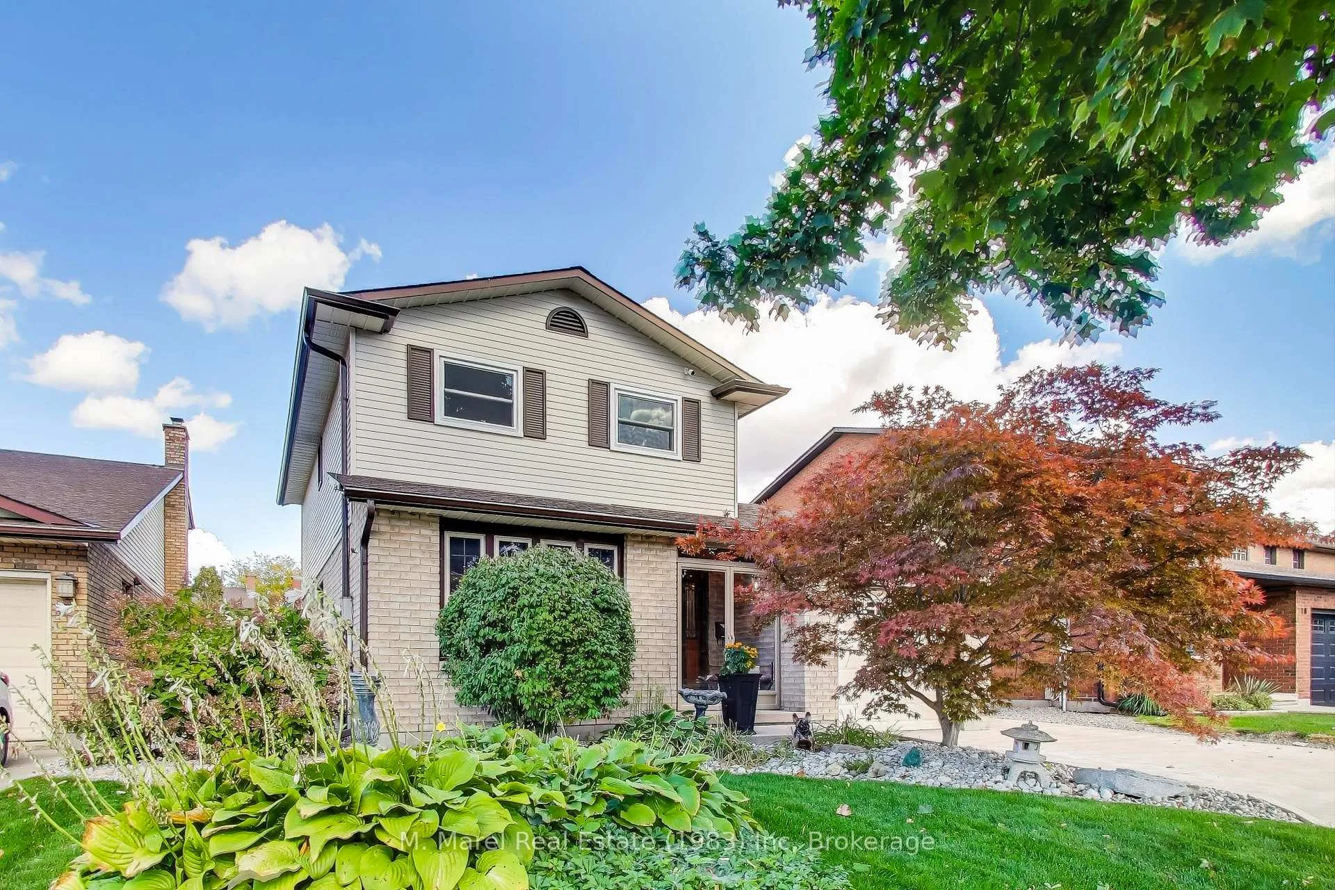 Photo 1 of 12 Kingsview Drive, Hamilton, Stoney Creek Mountain — HOMEH