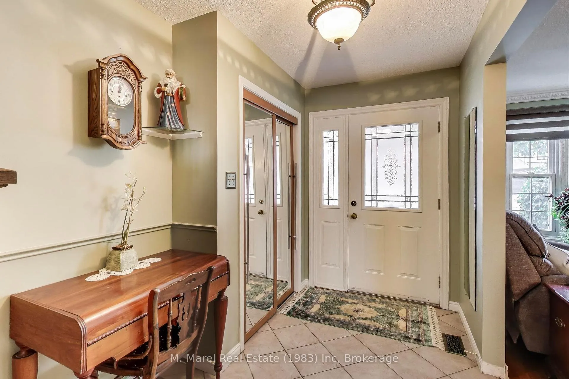 Photo 3 of 12 Kingsview Drive, Hamilton, Stoney Creek Mountain — HOMEH