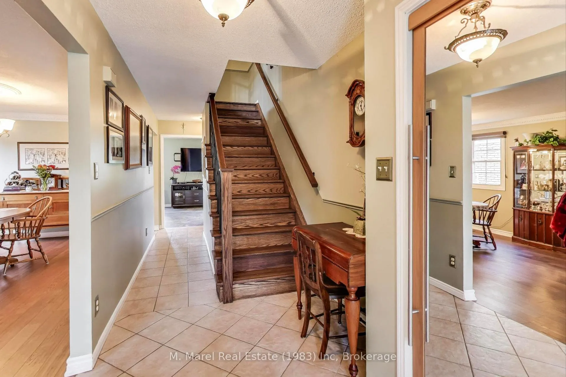 Photo 4 of 12 Kingsview Drive, Hamilton, Stoney Creek Mountain — HOMEH