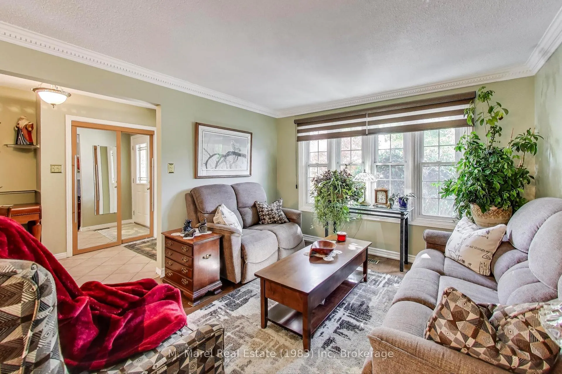 Photo 6 of 12 Kingsview Drive, Hamilton, Stoney Creek Mountain — HOMEH