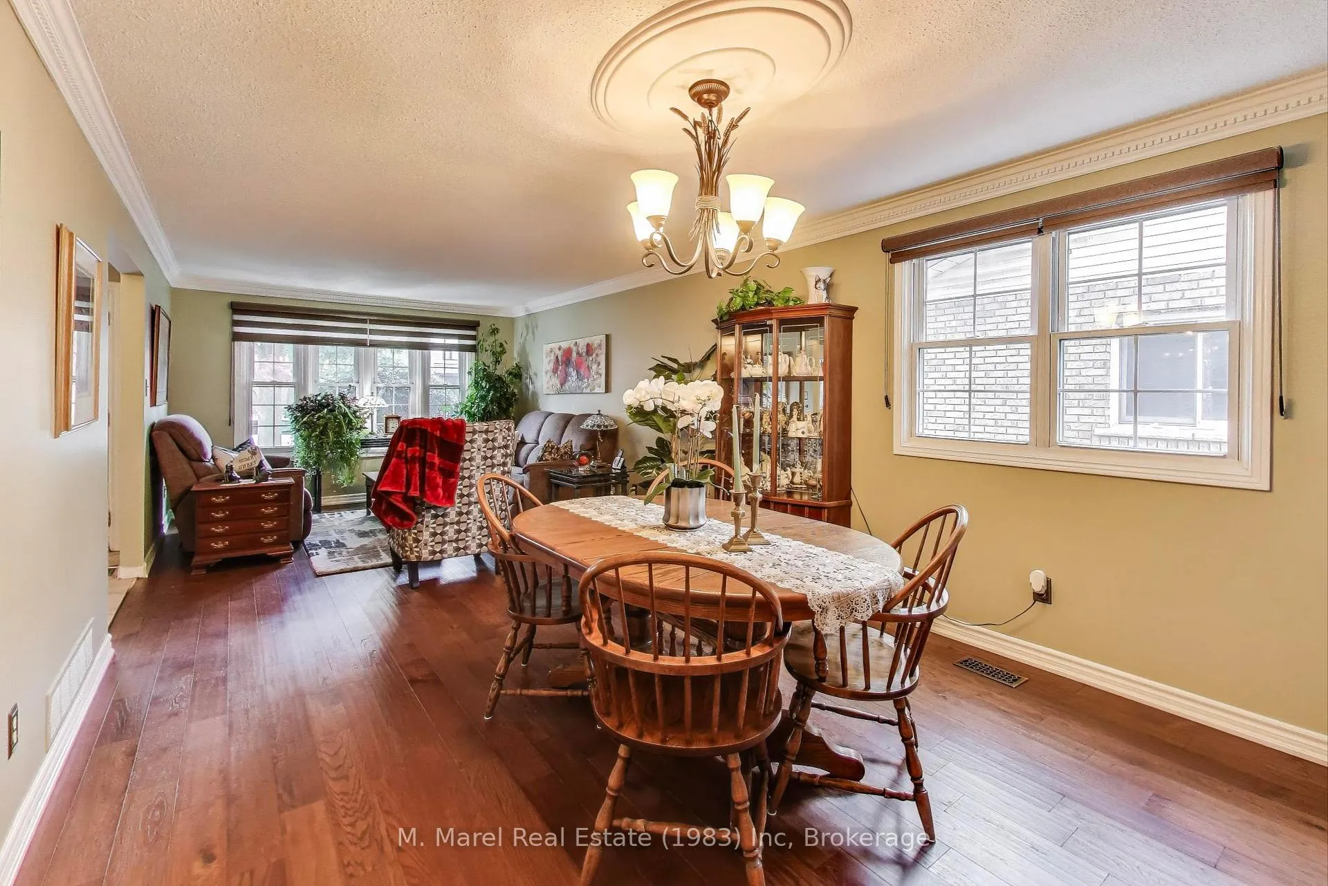 Photo 9 of 12 Kingsview Drive, Hamilton, Stoney Creek Mountain — HOMEH