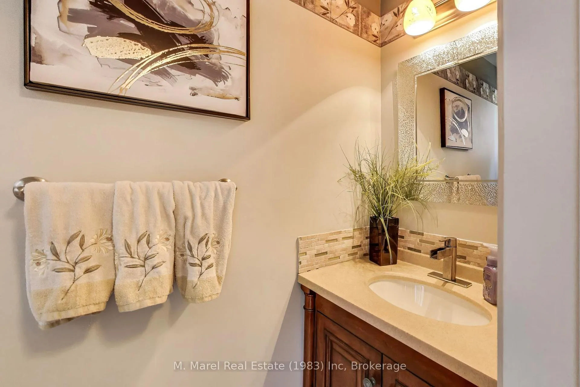 Photo 16 of 12 Kingsview Drive, Hamilton, Stoney Creek Mountain — HOMEH