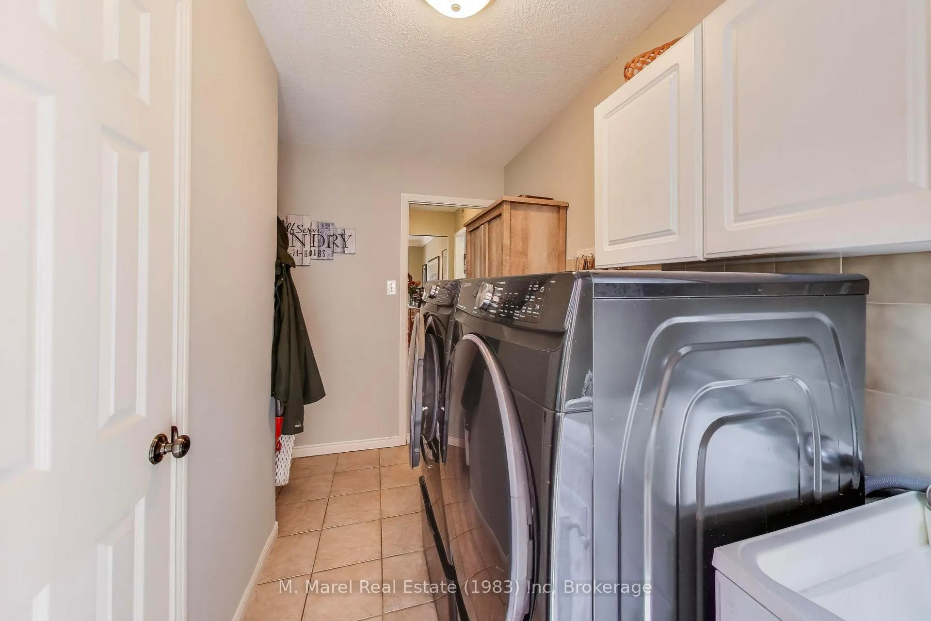 Photo 17 of 12 Kingsview Drive, Hamilton, Stoney Creek Mountain — HOMEH