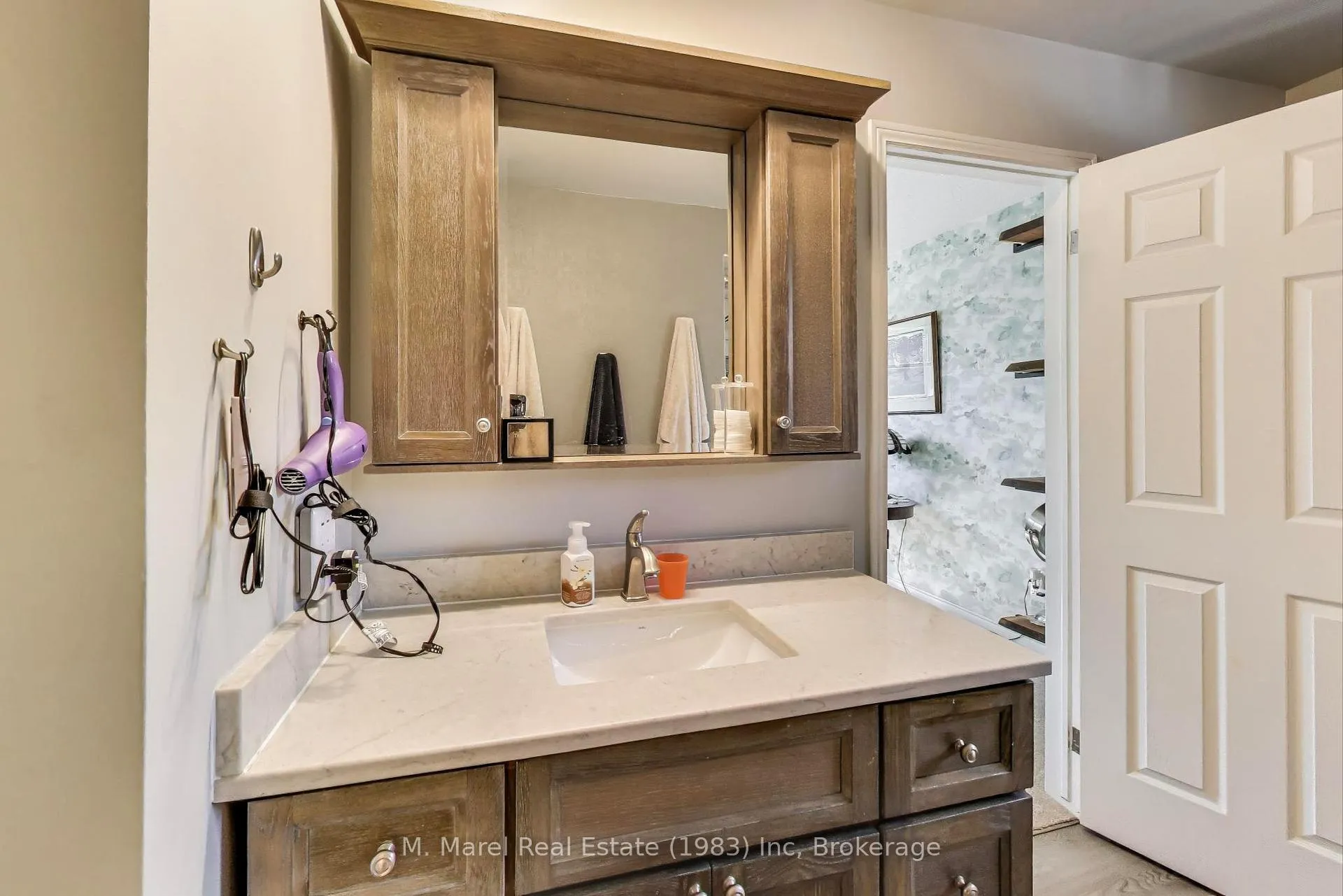 Photo 22 of 12 Kingsview Drive, Hamilton, Stoney Creek Mountain — HOMEH