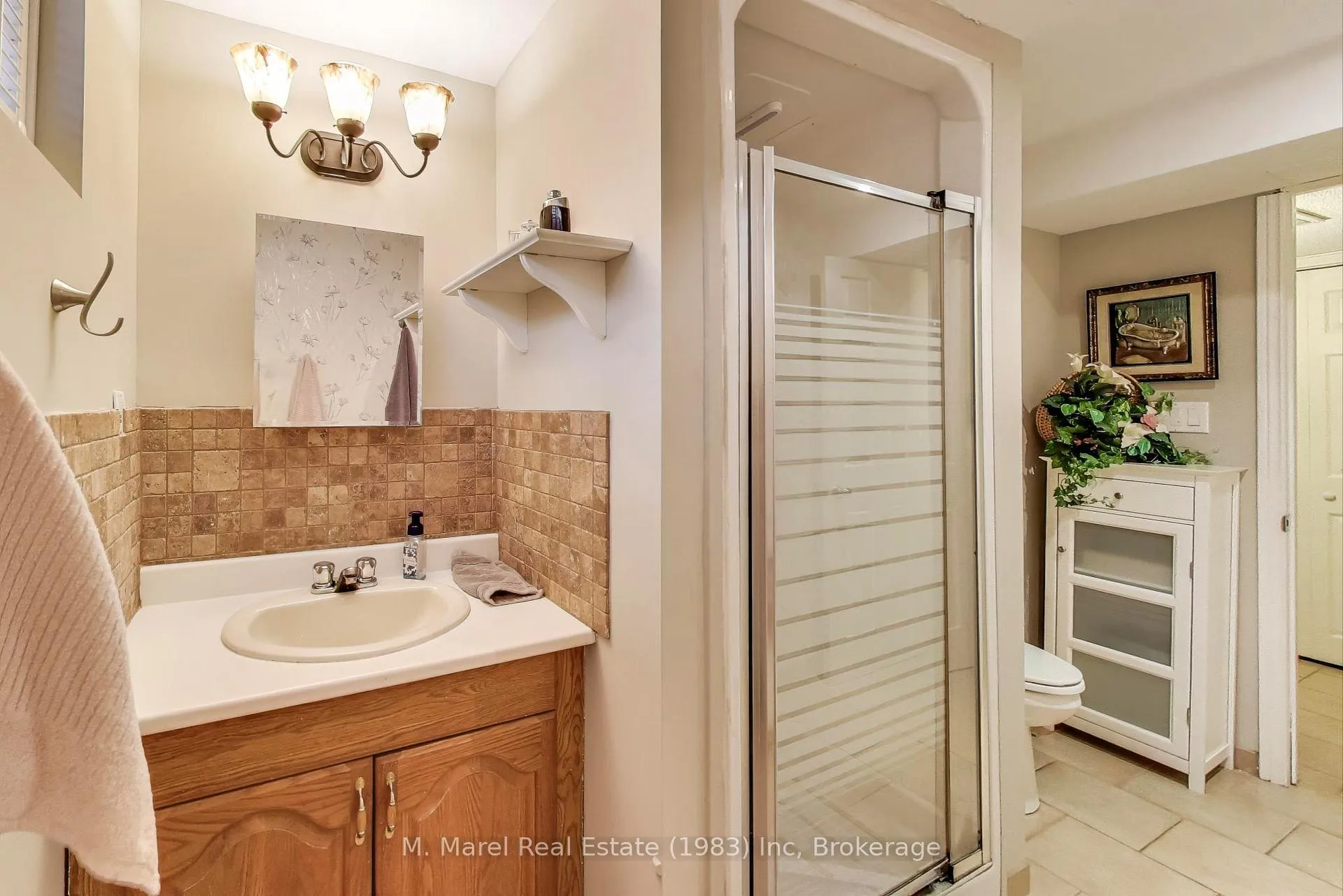 Photo 33 of 12 Kingsview Drive, Hamilton, Stoney Creek Mountain — HOMEH