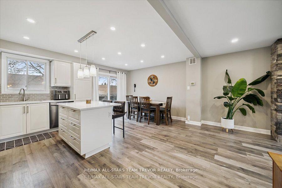 Photo 3 of 11 Windover Drive, Georgina, Keswick South — HOMEH