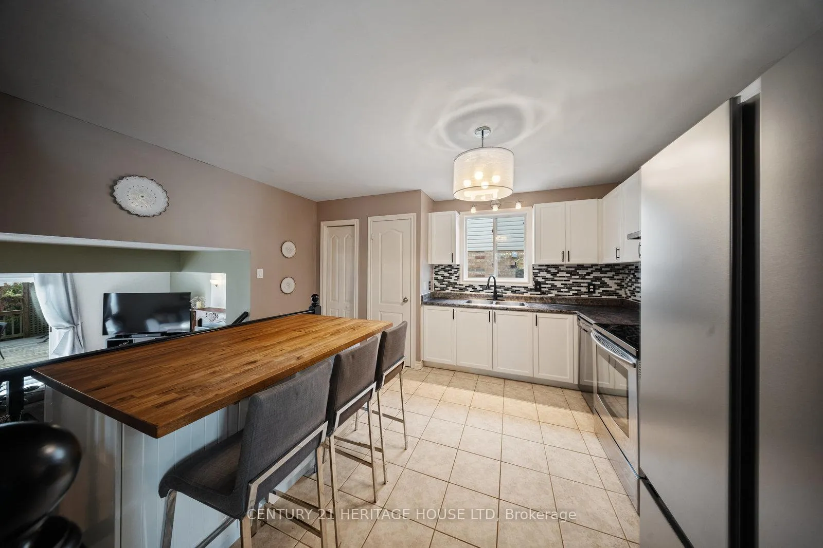Photo 10 of 43 Idlewilde Lane, Hamilton, Mount Hope — HOMEH
