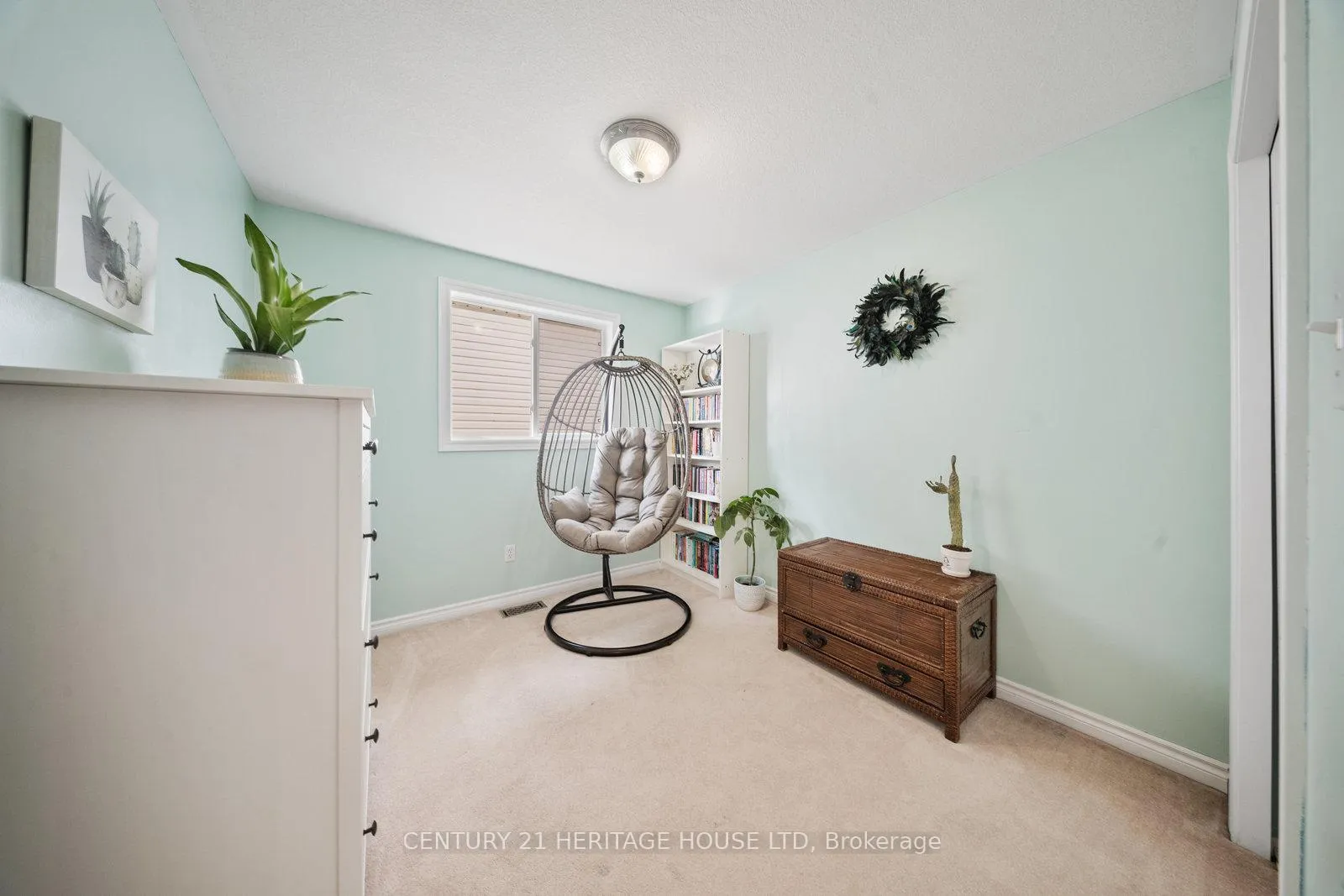 Photo 23 of 43 Idlewilde Lane, Hamilton, Mount Hope — HOMEH