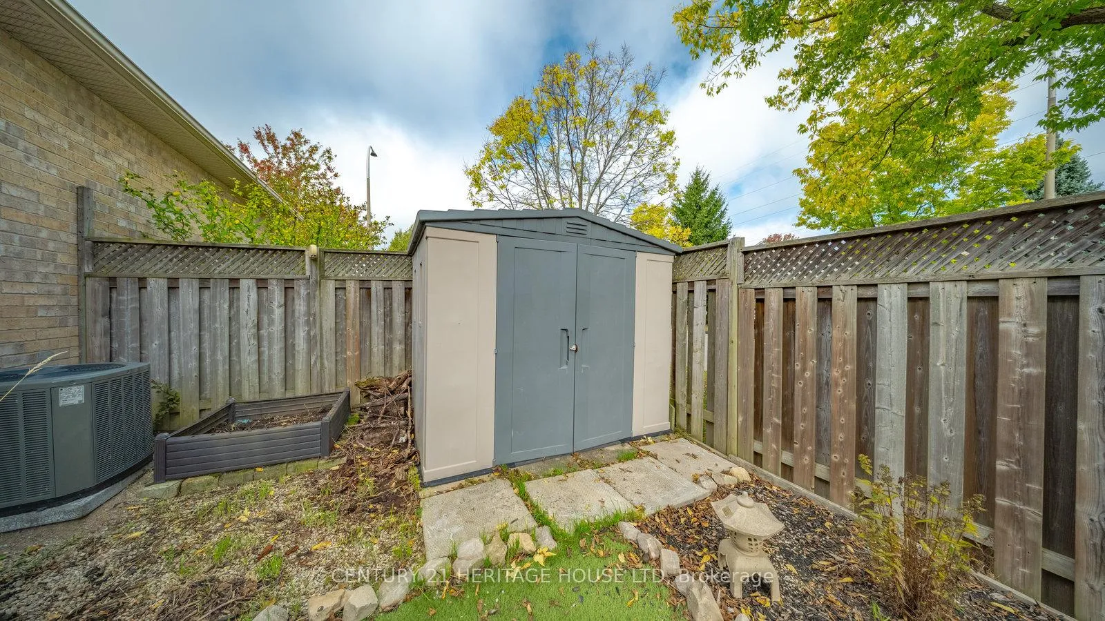 Photo 35 of 43 Idlewilde Lane, Hamilton, Mount Hope — HOMEH