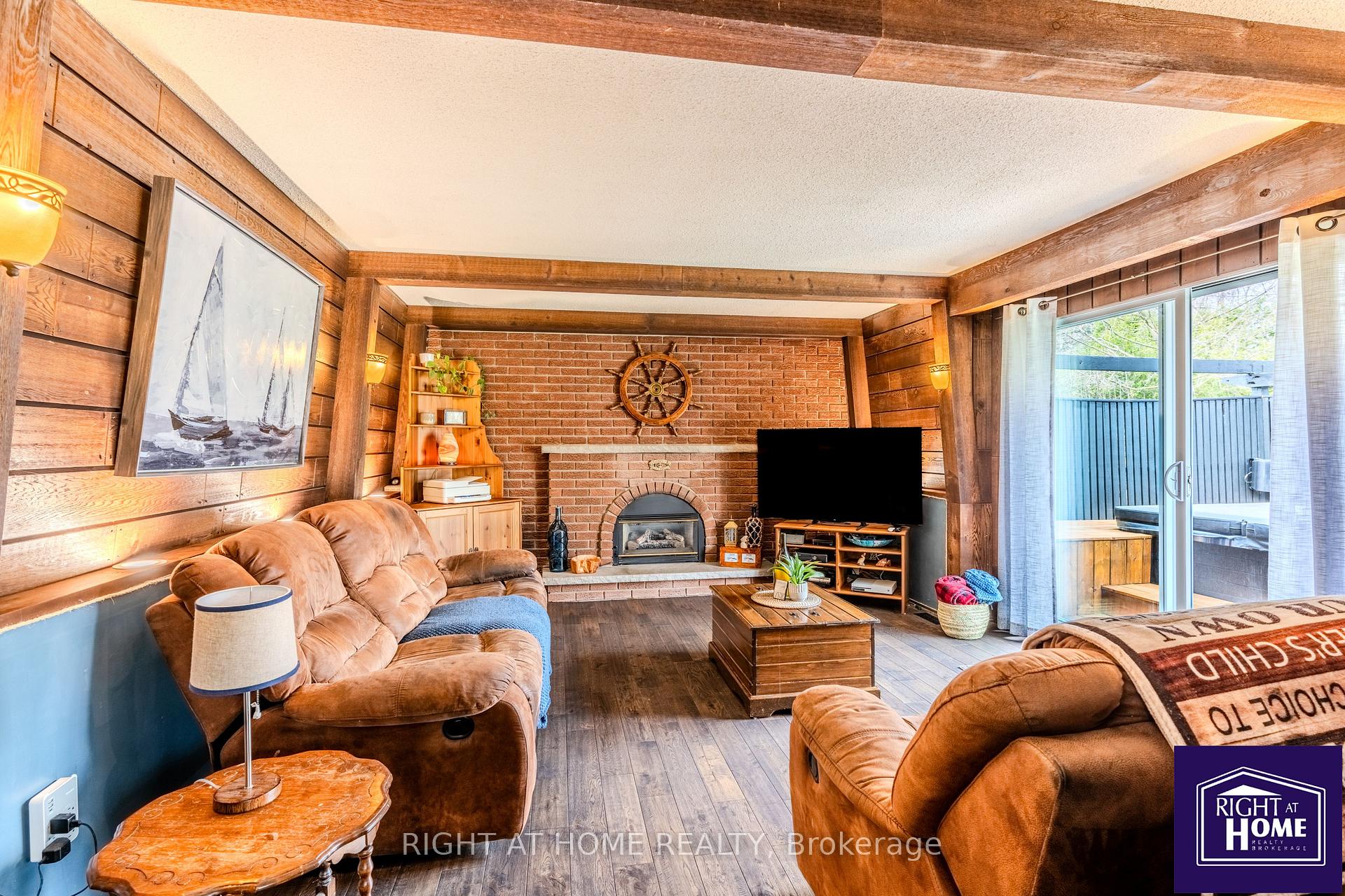 Photo 10 of 1647 Spruce Drive, Caledon, Caledon Village — HOMEH