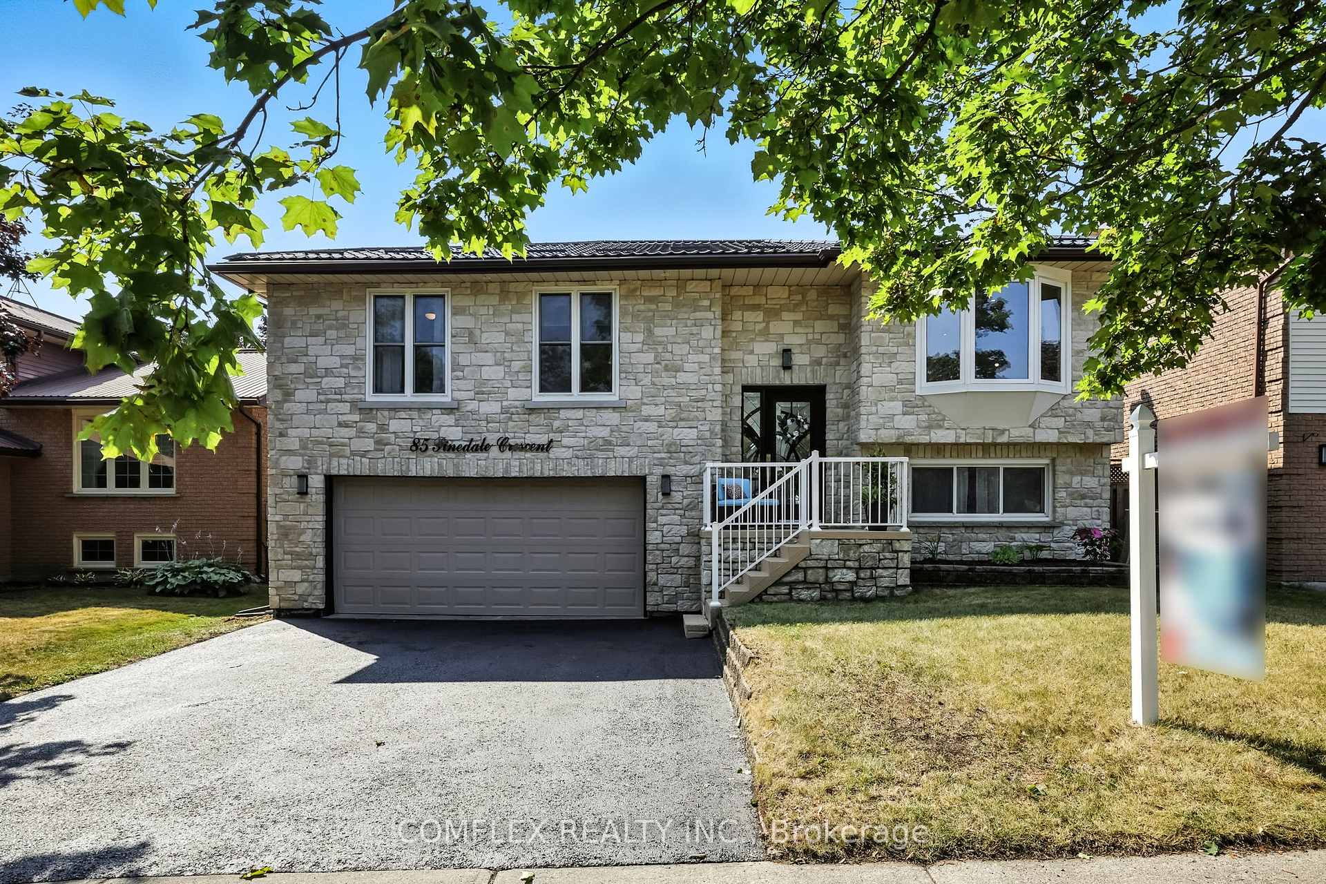 Front of 85 Pinedale Crescent
