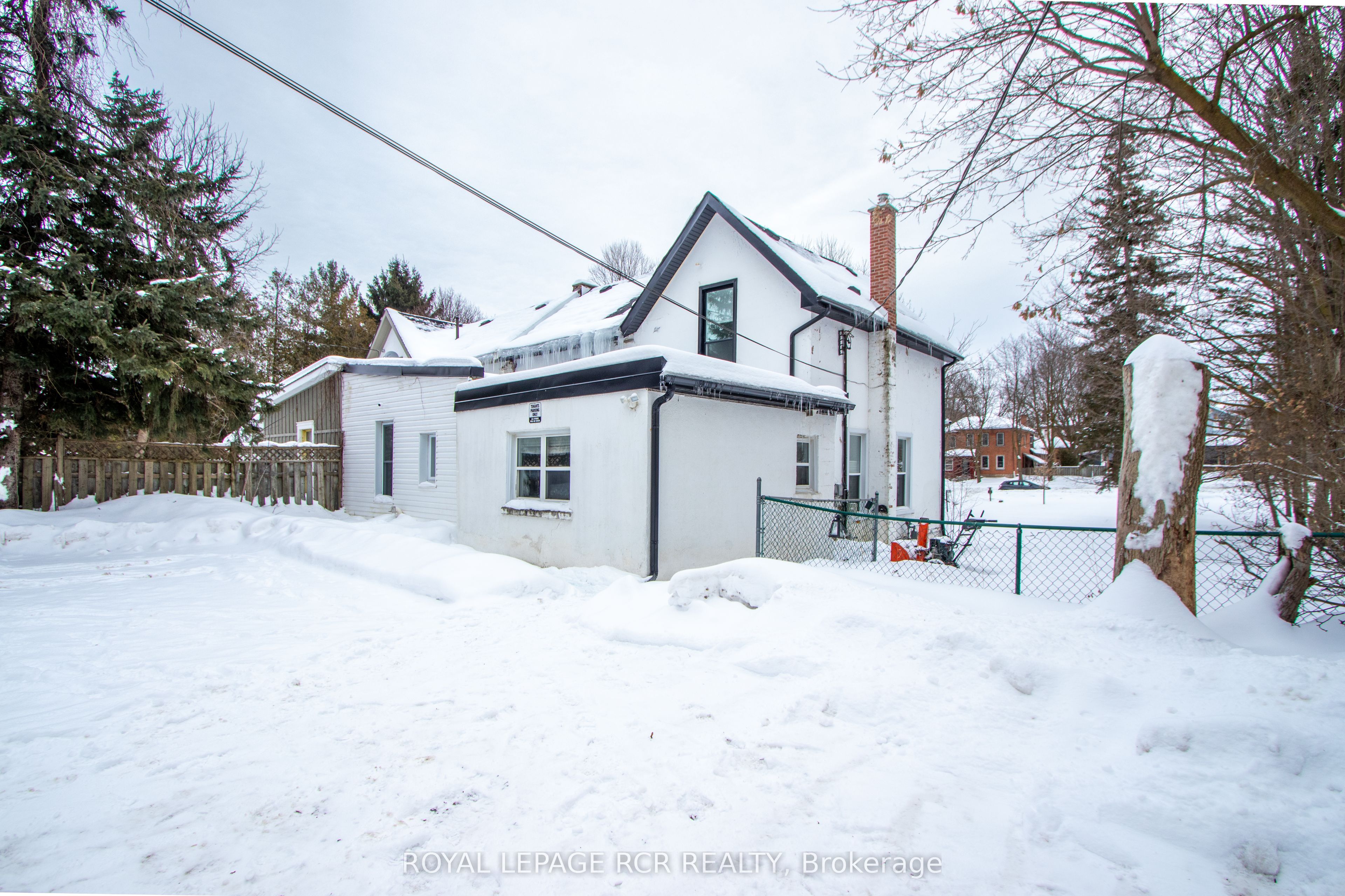 Photo 2 of Unit Unit #2, 9 Second Avenue, Orangeville — HOMEH